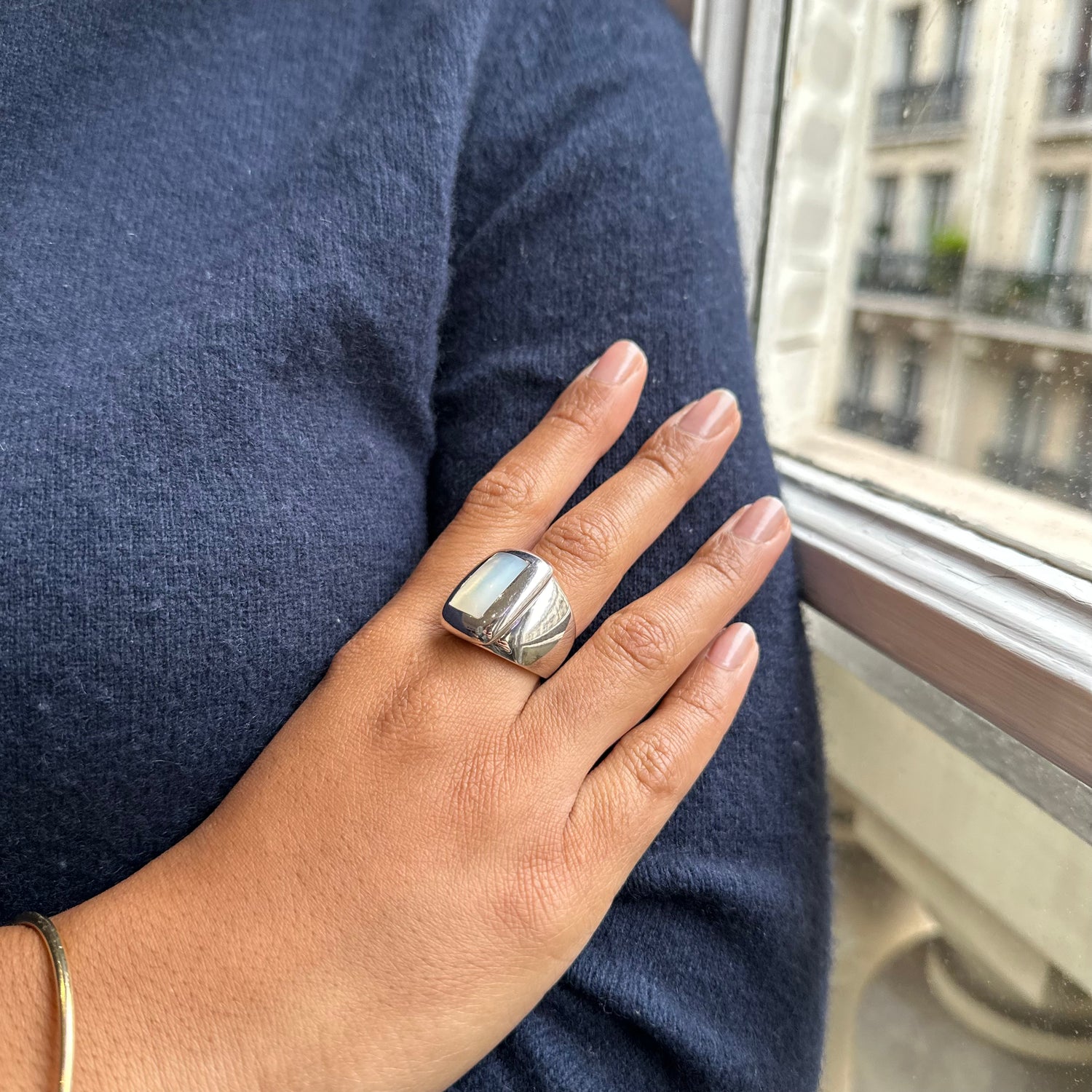 Bague Bandeau VAN CLEEF & ARPELS en or blanc et nacre