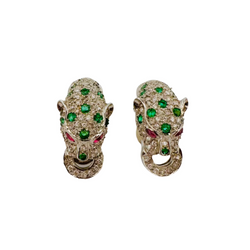 Boucles d'oreilles Panthères en or blanc, émeraudes, rubis et diamants