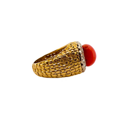 Bague Cannage en or jaune, corail et diamants