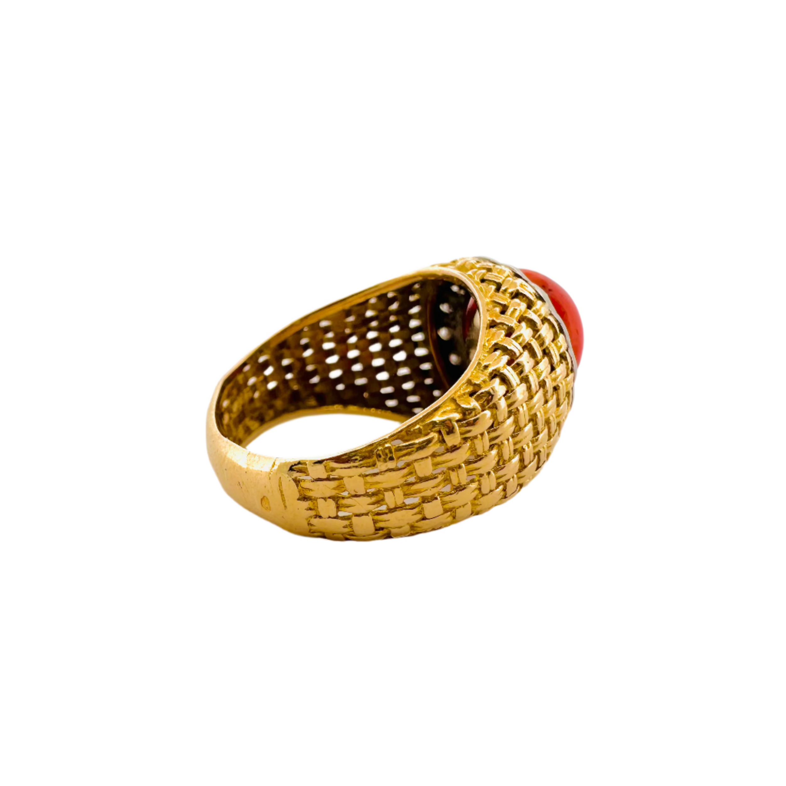 Bague Cannage en or jaune, corail et diamants