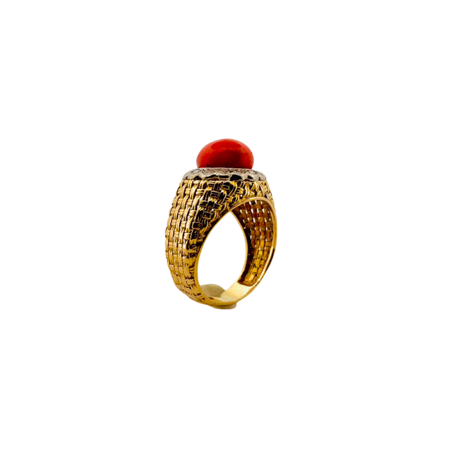 Cannage Ring in Yellow gold, Coral and Diamonds