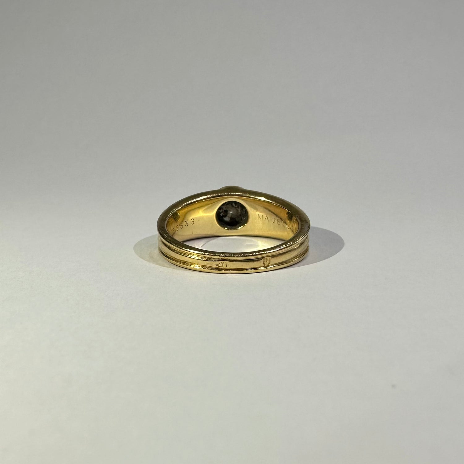 MAUBOUSSIN “Nadia” bangle ring in yellow gold, mother-of-pearl and diamond