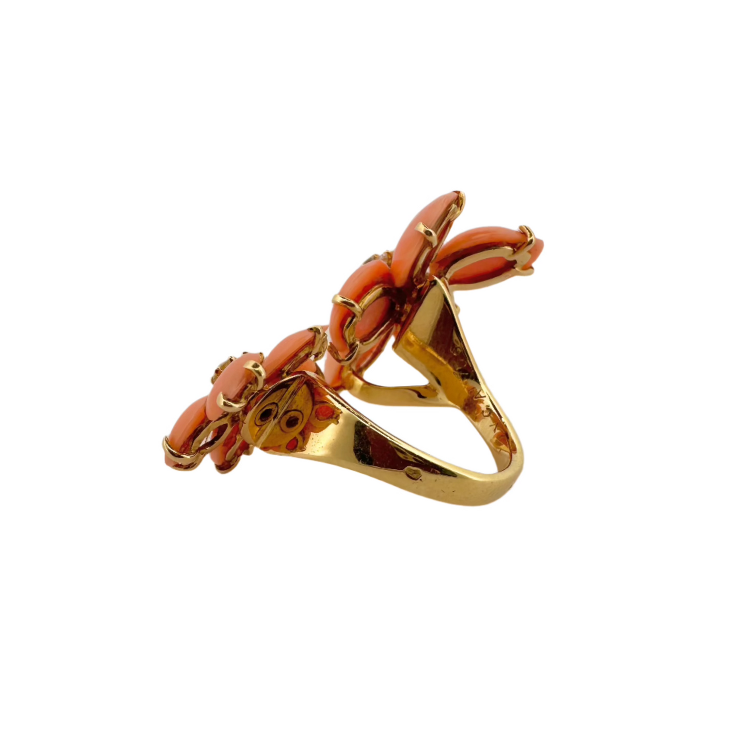 Bague VAN CLEEF & ARPELS Rose de Noël en or jaune, corail et diamants