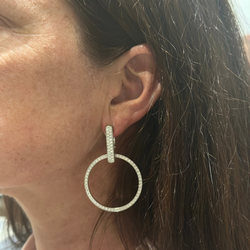 Boucles d'oreilles Créoles BOUCHERON en or blanc et diamants