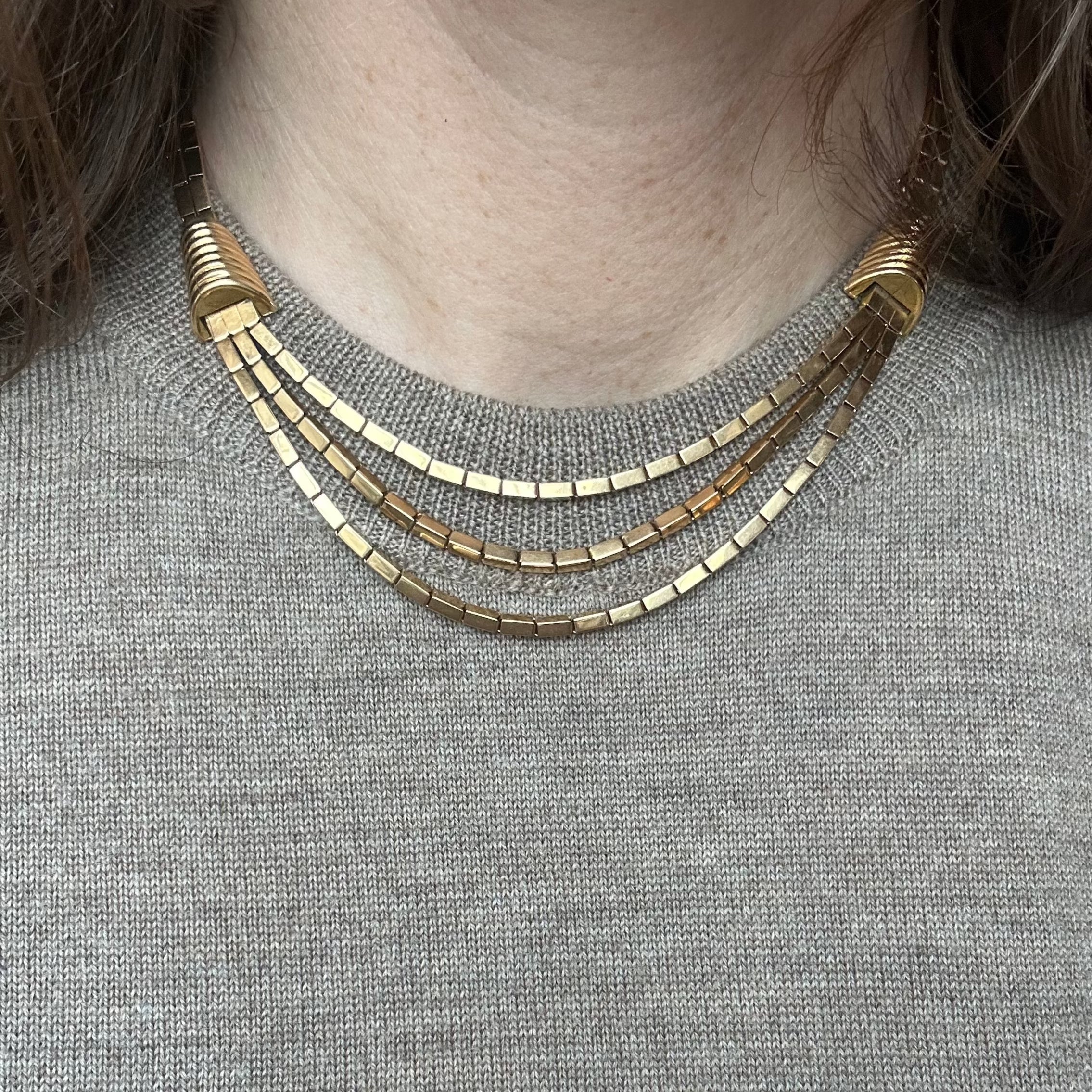 Necklace three-row articulated gold