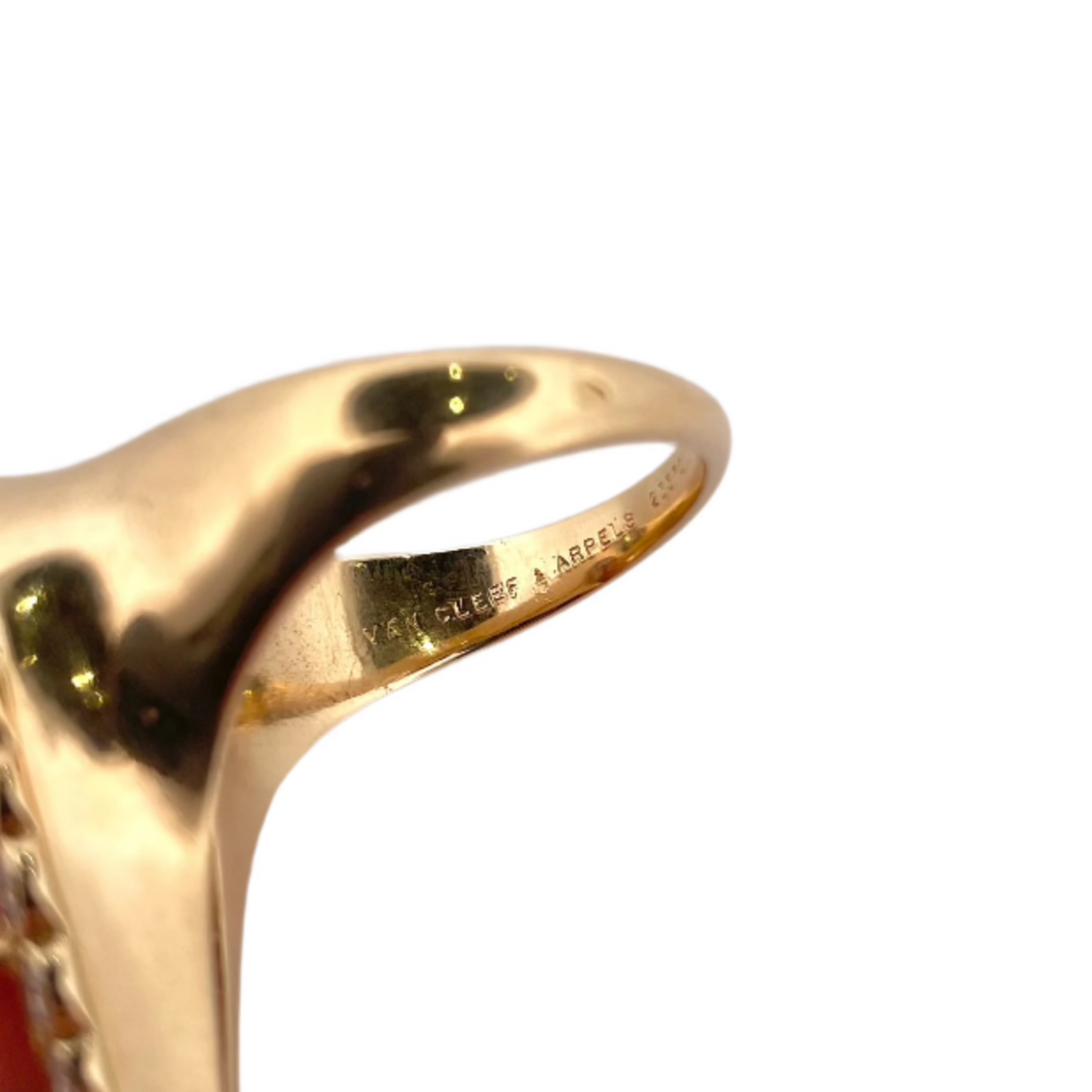 VAN CLEEF & ARPELS "Peninsula" ring in yellow gold, coral and diamonds