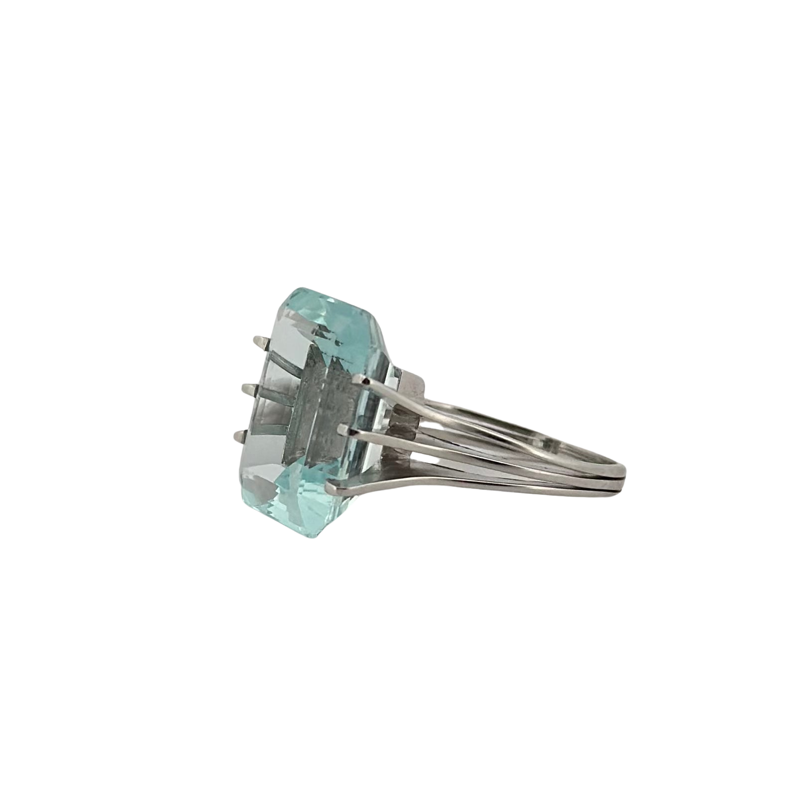 bague-en-or-blanc-et-aigue-marine