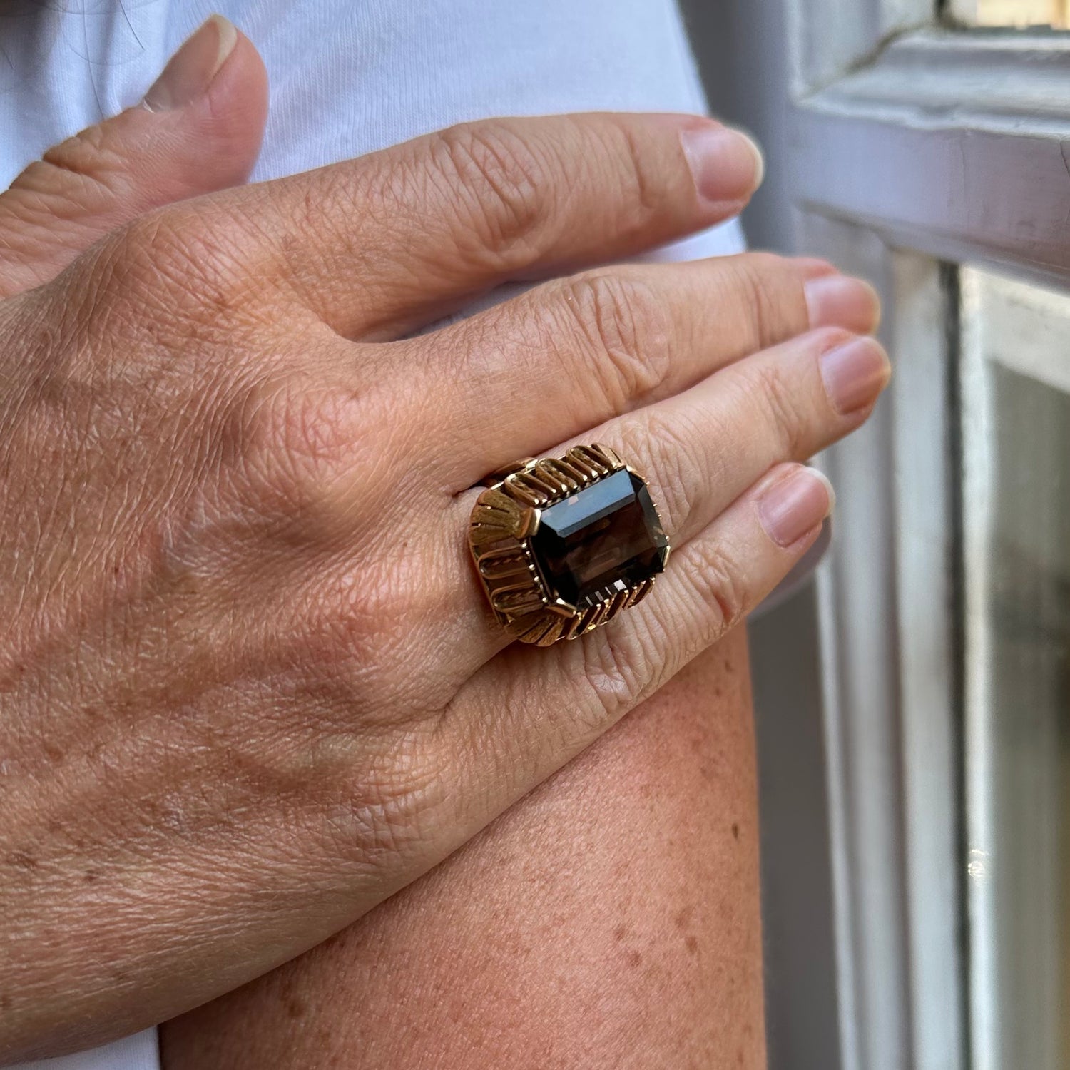 Cocktail ring in yellow gold and smoky quartz