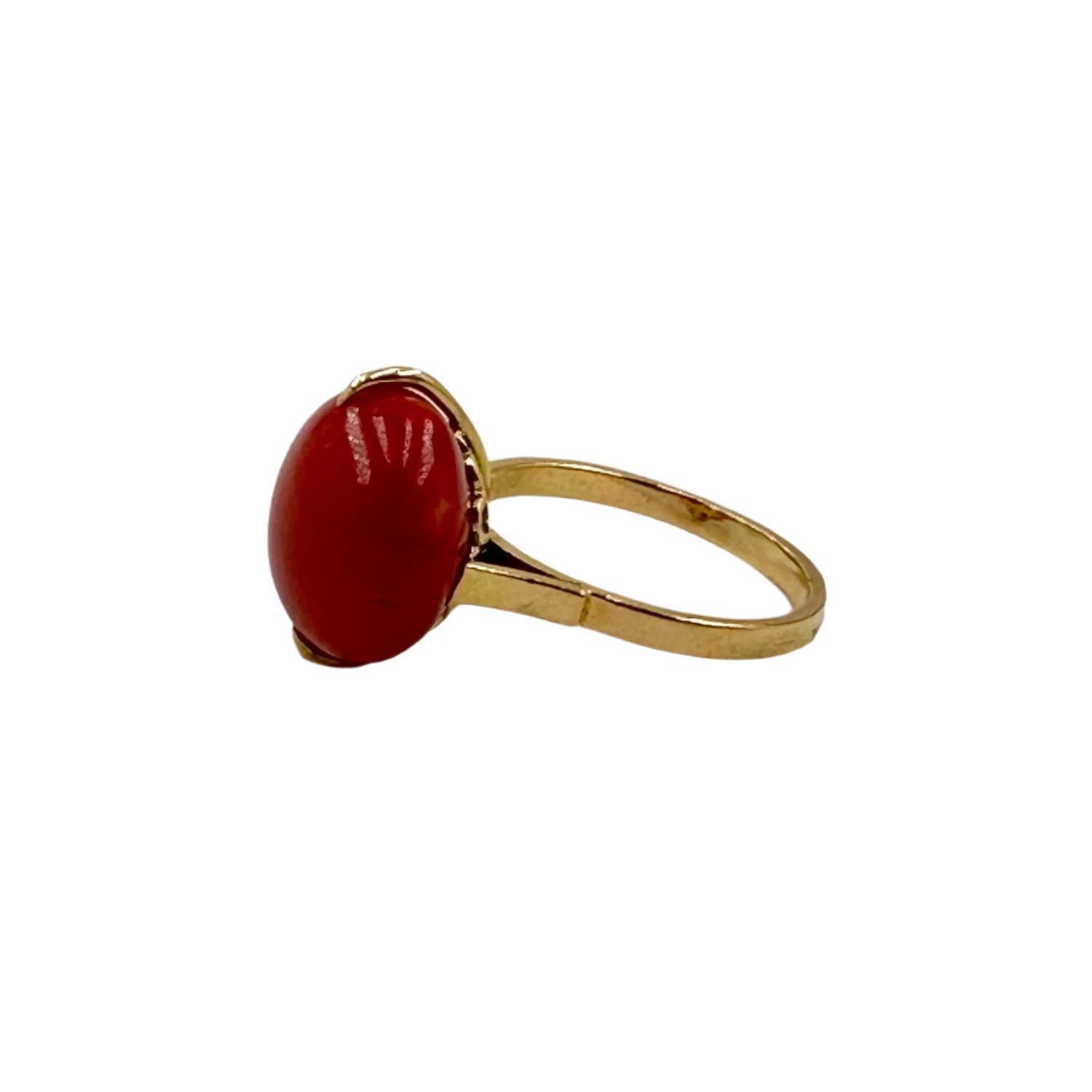 Bague Dôme en or jaune et corail