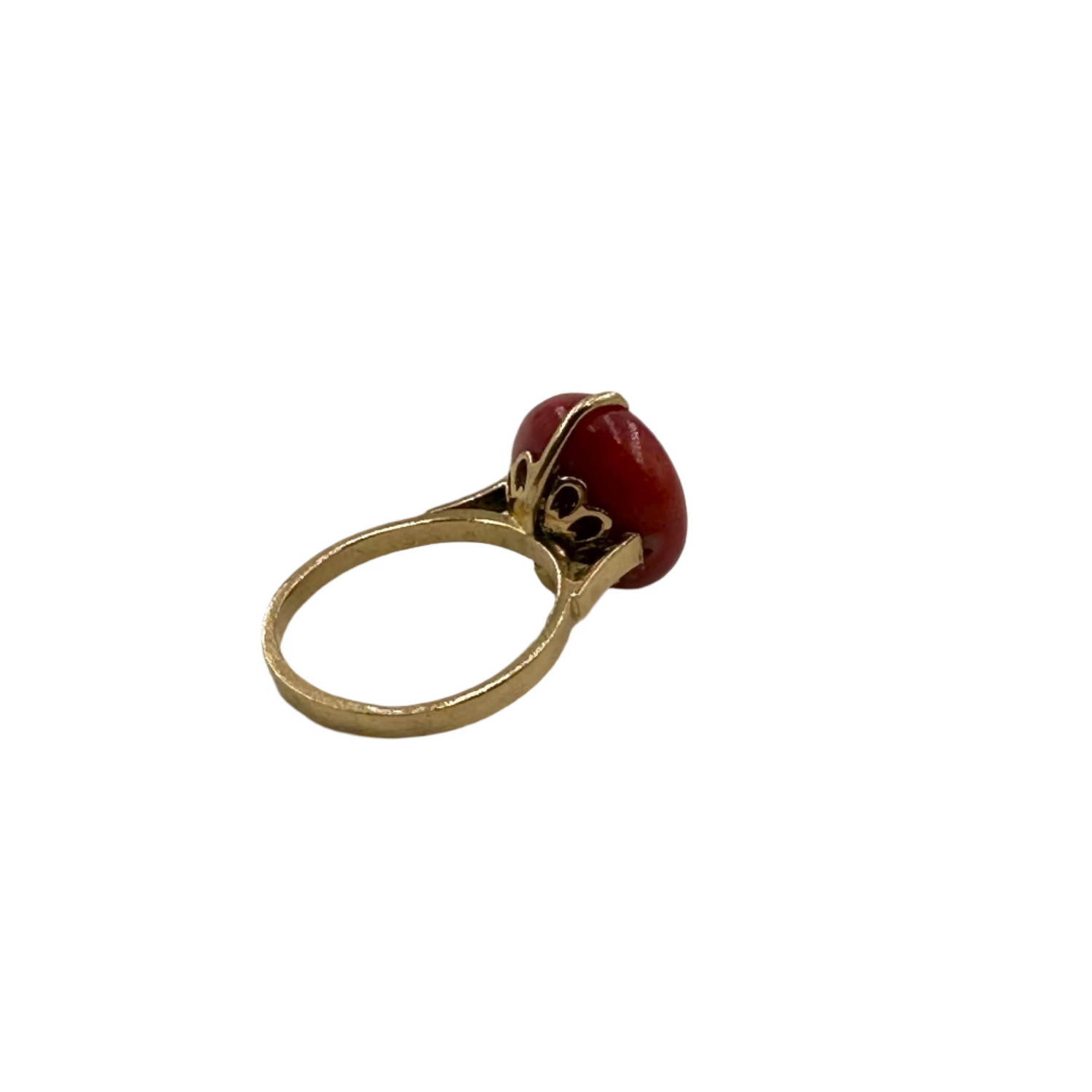 Bague Dôme en or jaune et corail