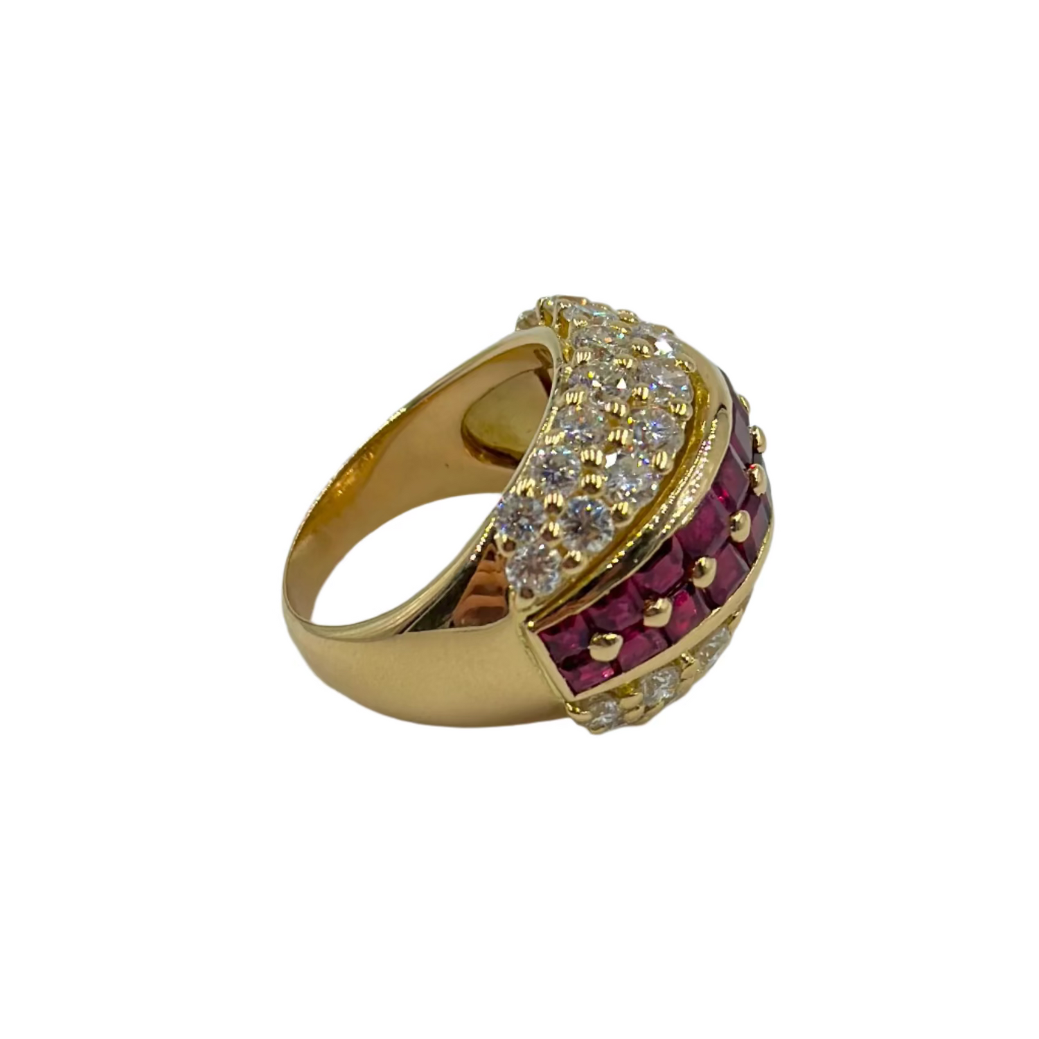 Ring dome in yellow gold, ruby and diamonds