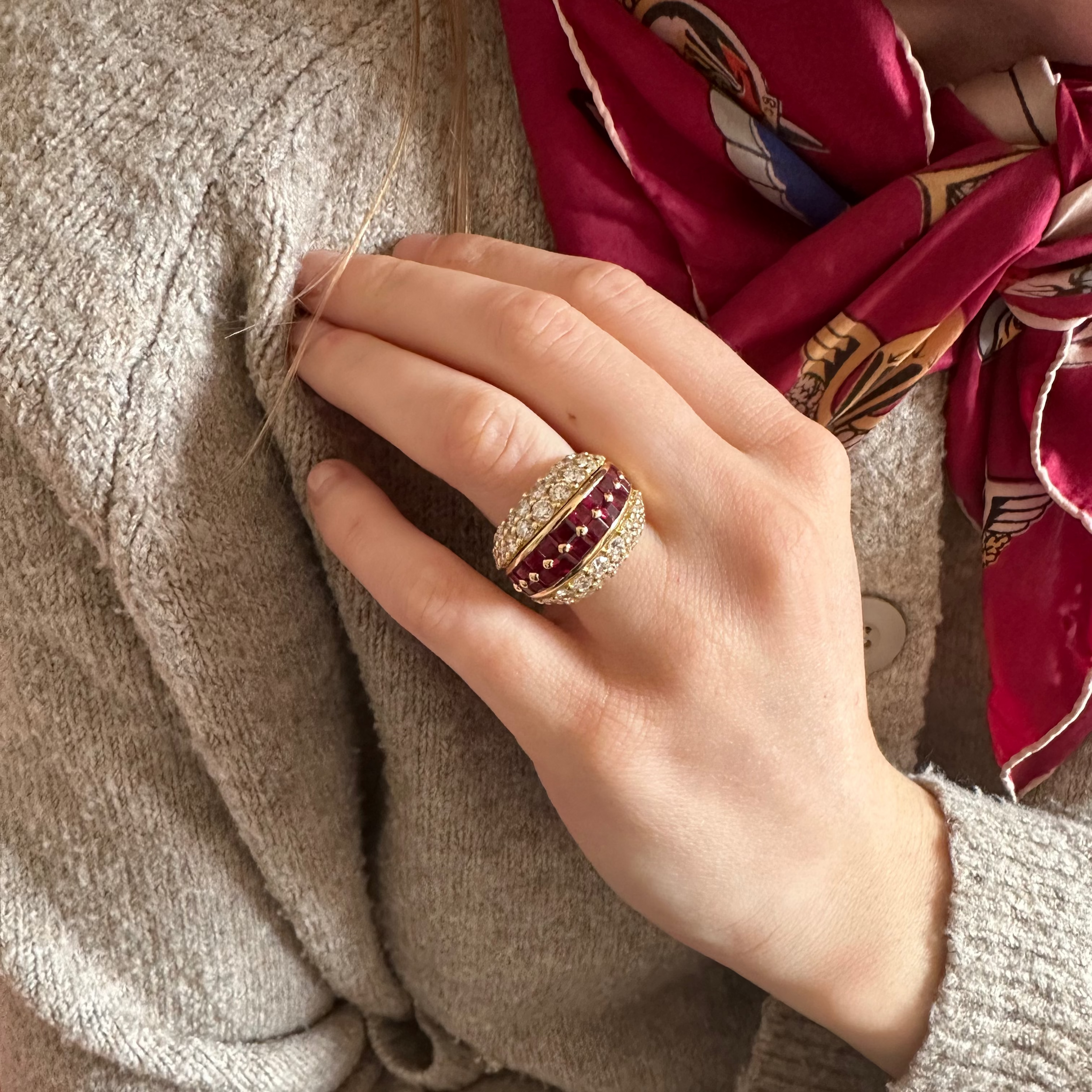 Bague Dôme en or jaune, rubis et diamants