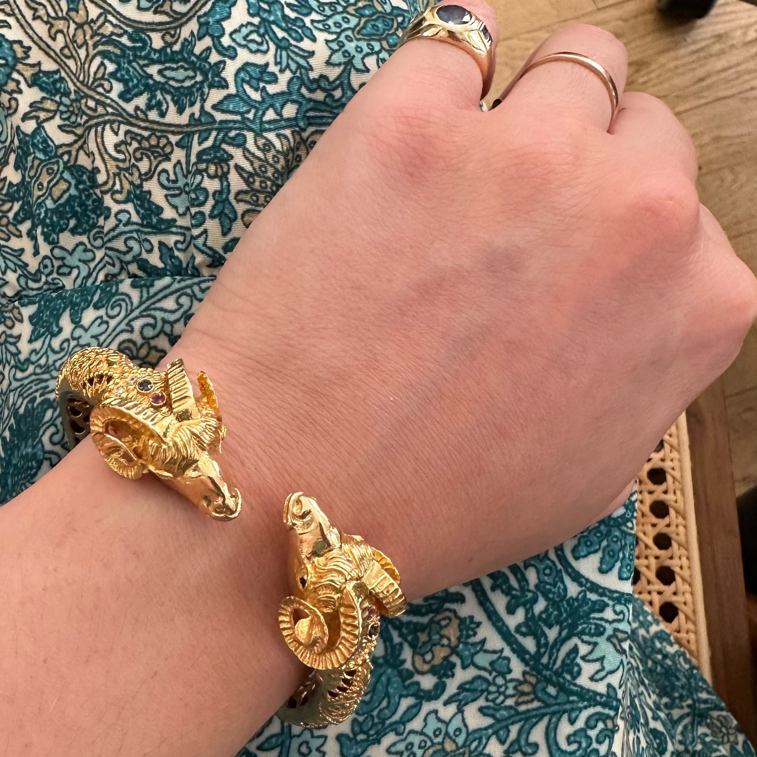 Bracelet Jonc Têtes de Bélier en or jaune et diamants