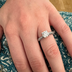 Bague Solitaire en or blanc et diamants