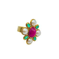 Bague Cocktail en or jaune, rubis, perles et émeraudes