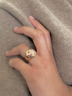 Dome ring in yellow gold with ruby ​​and diamonds