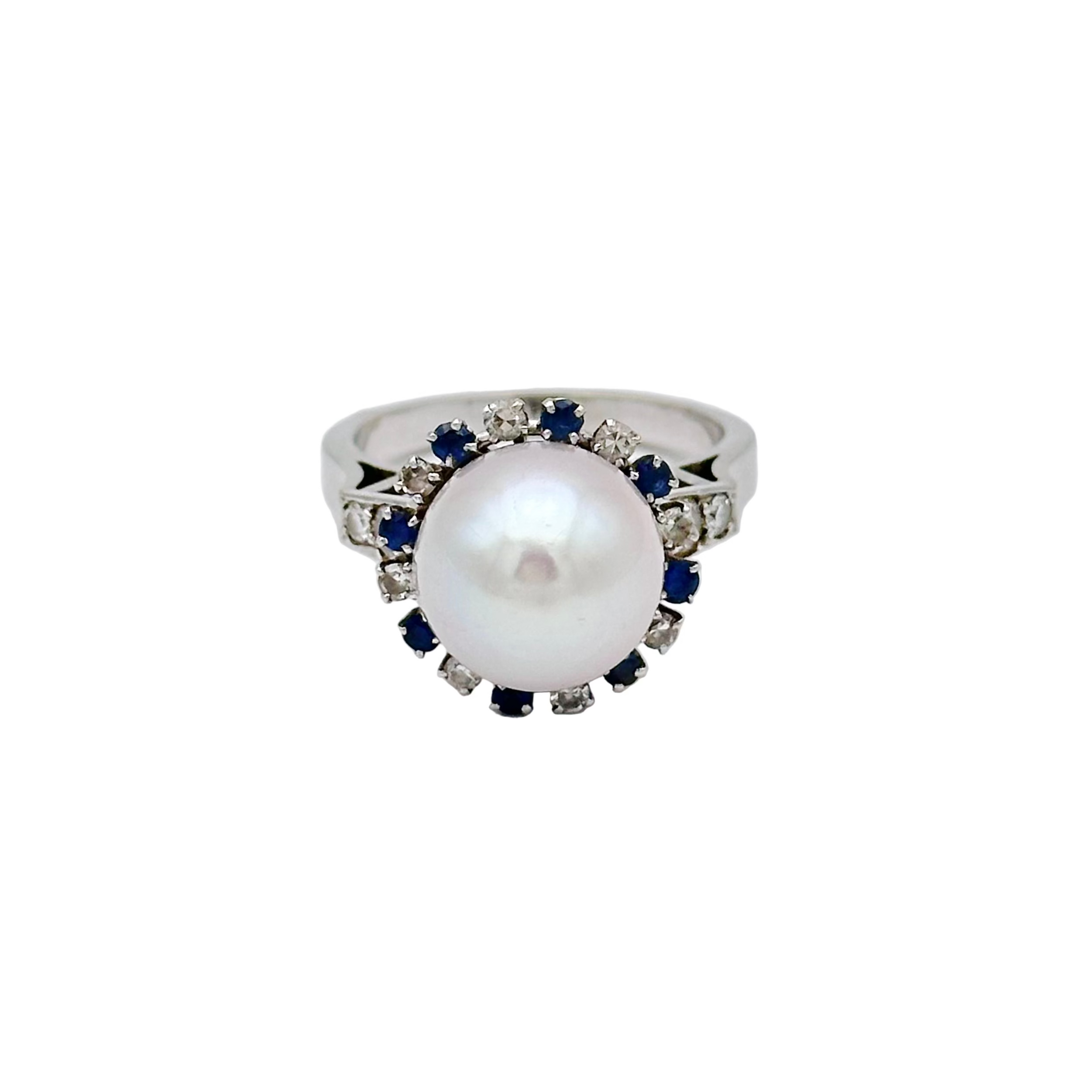 Bague Cocktail en or blanc, perle, saphirs et diamants