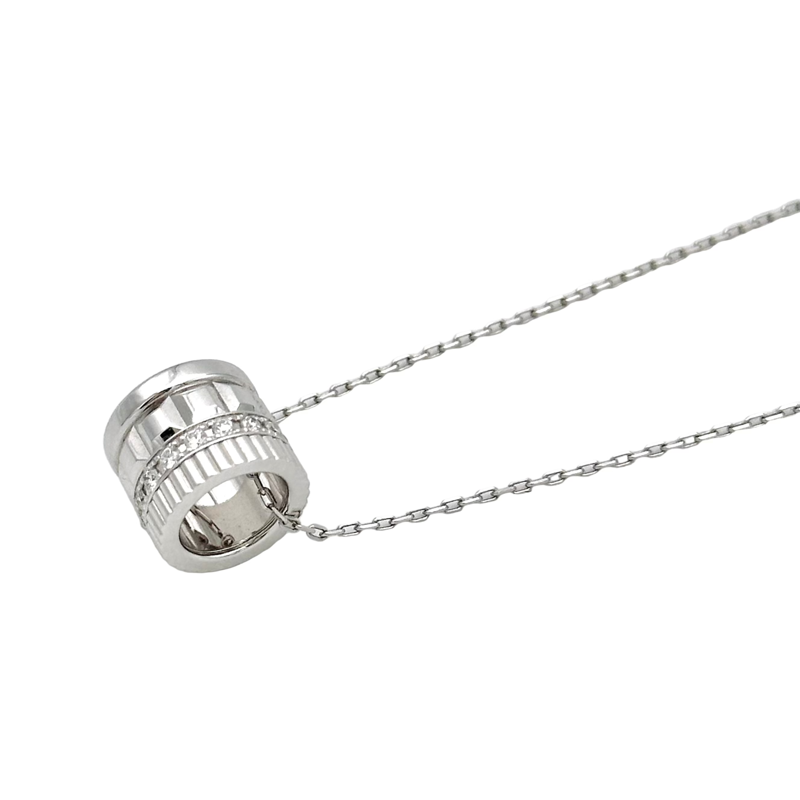 Collier Pendentif BOUCHERON Quatre en or blanc et diamants