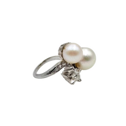 Bague Toi & Moi en or blanc, perles de culture et diamants