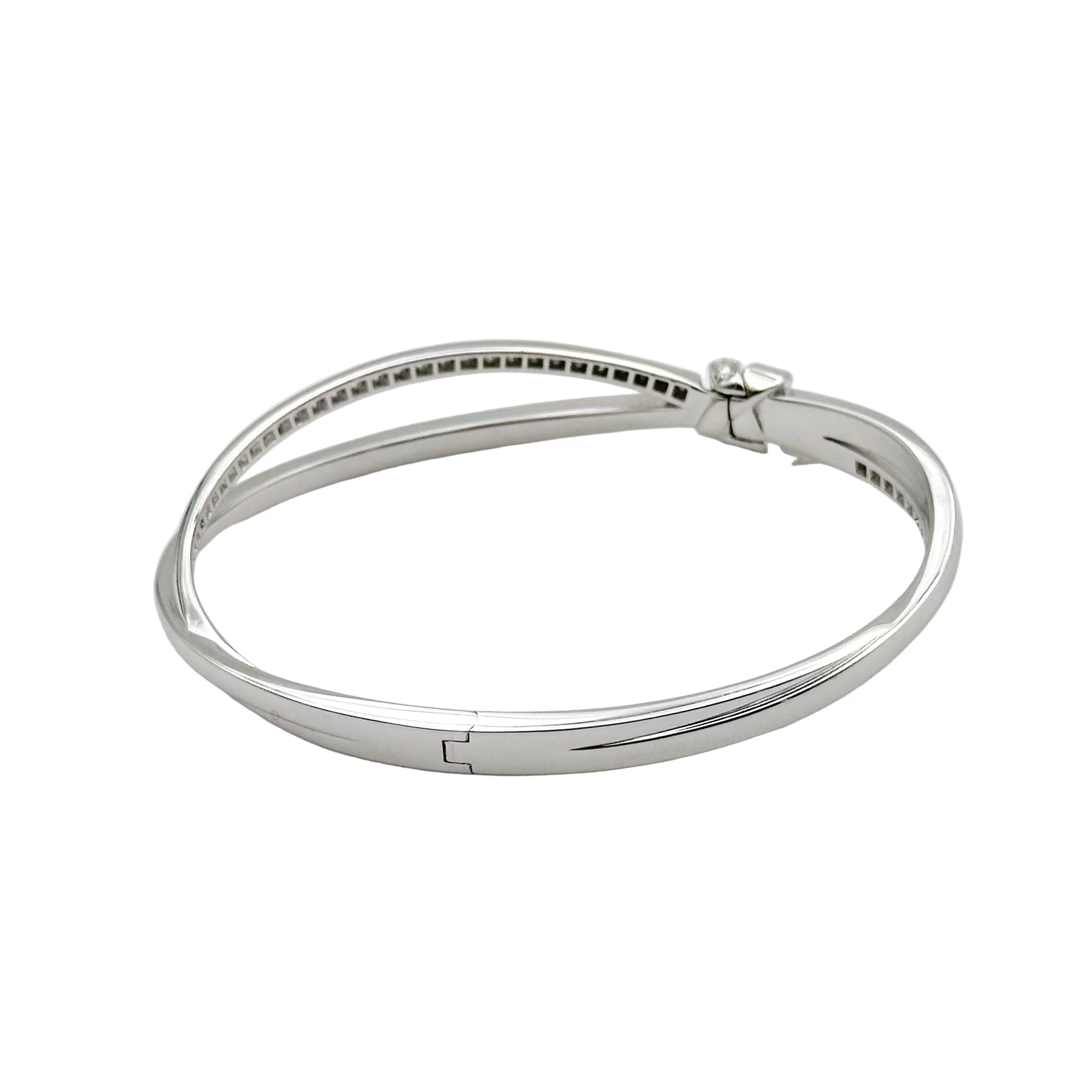 CHAUMET "Liens Séduction" bangle bracelet in white gold and diamonds