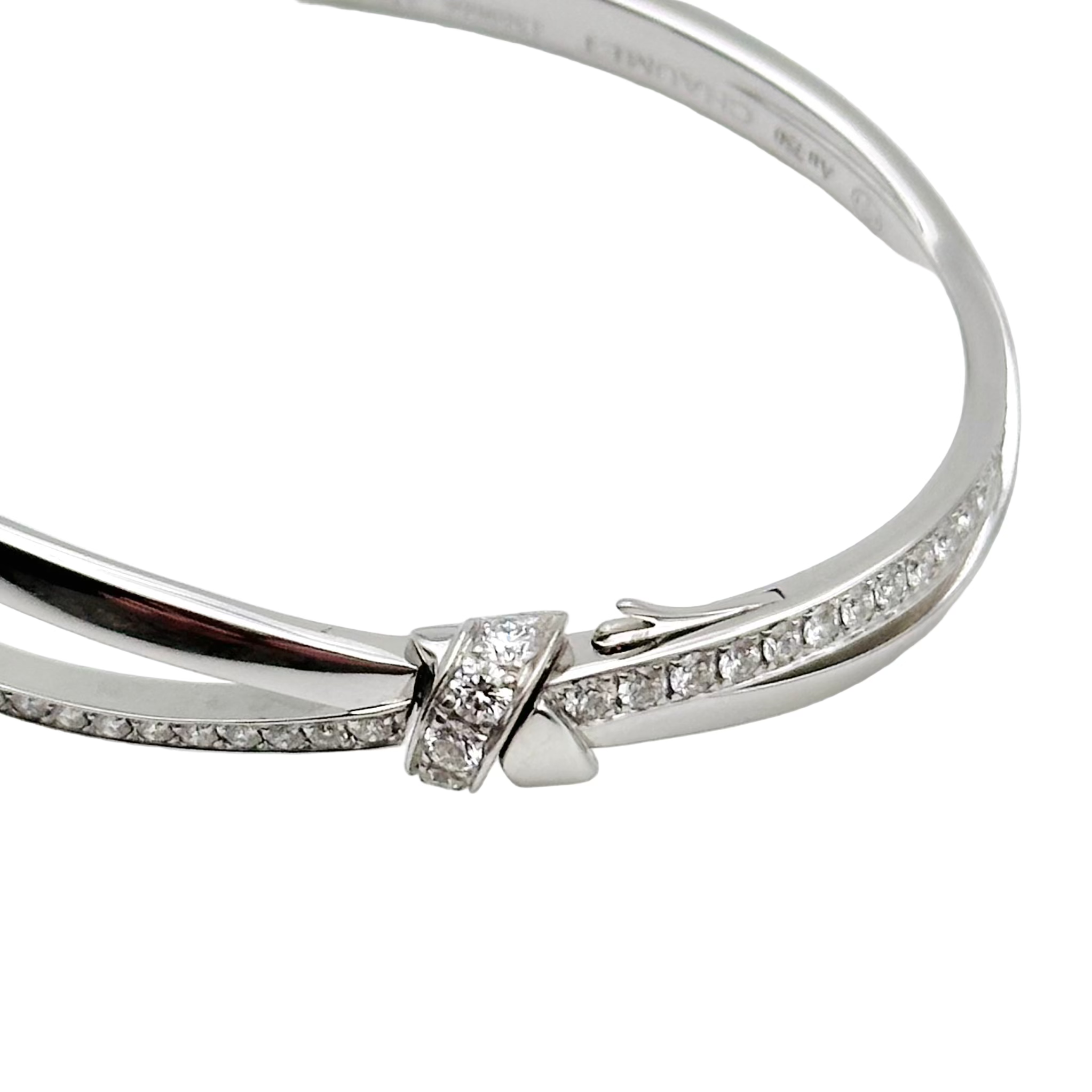 CHAUMET "Liens Séduction" bangle bracelet in white gold and diamonds