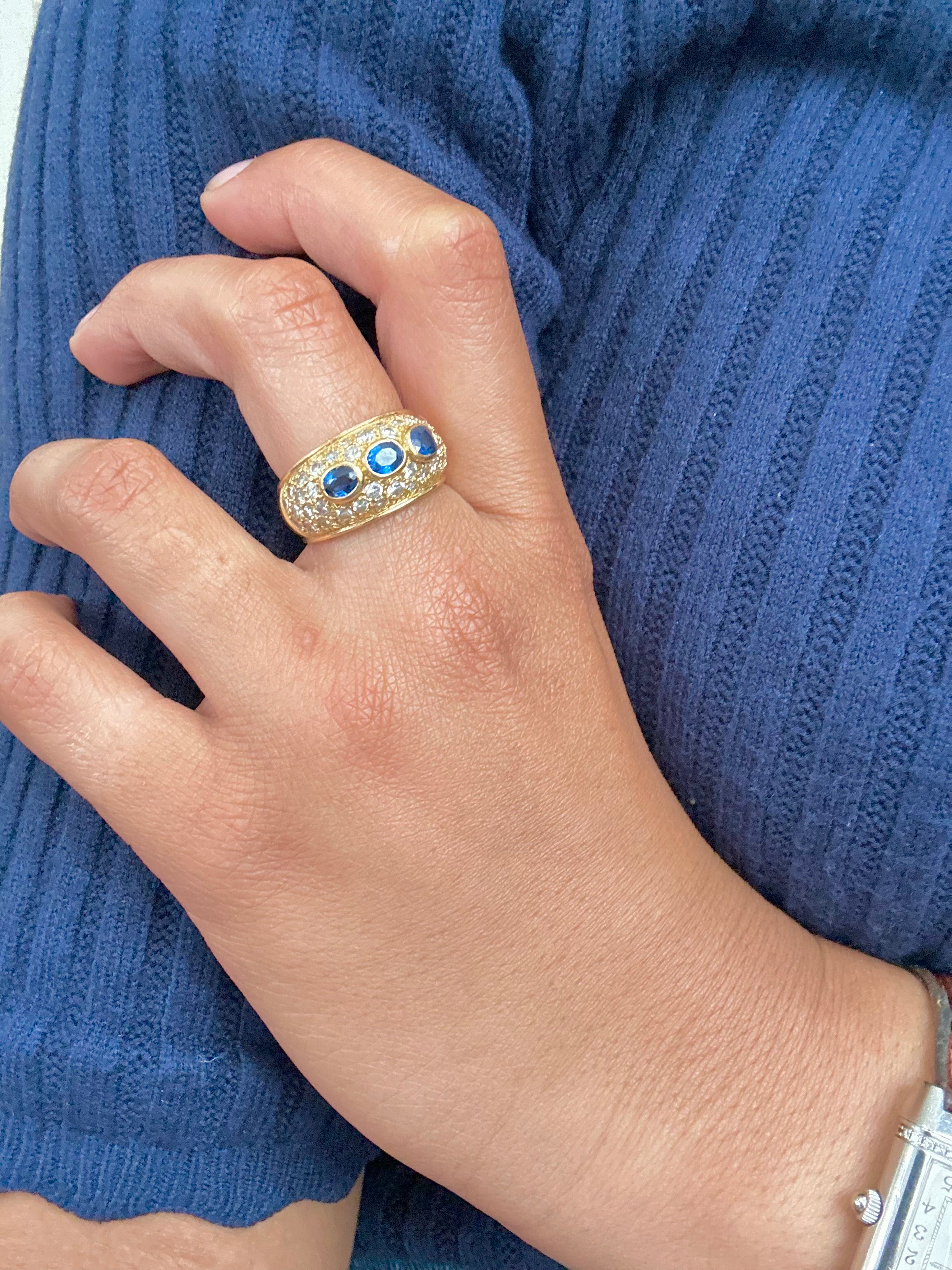 Bandeau ring in yellow gold, sapphires and diamonds