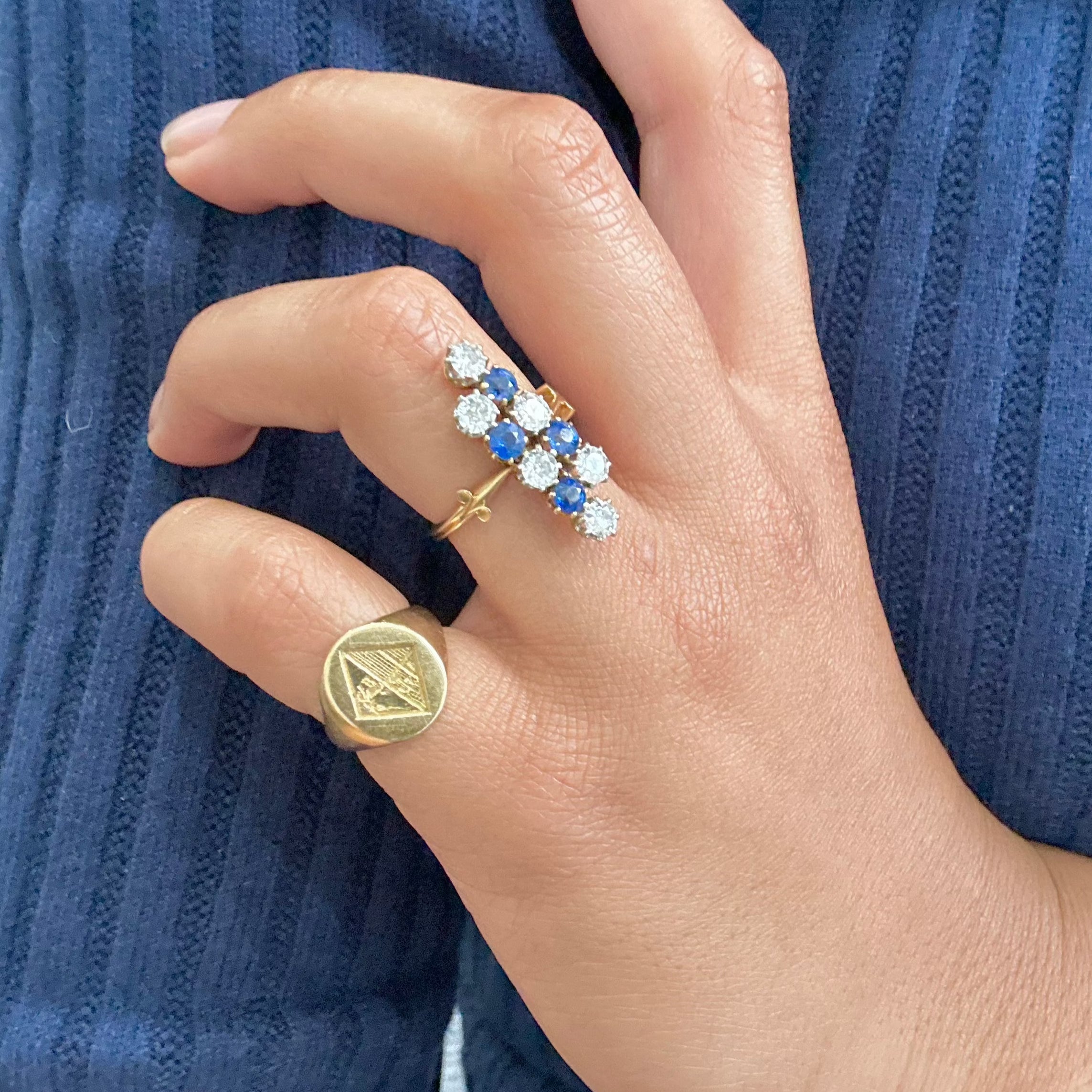 Marquise ring in yellow gold sapphire and diamonds