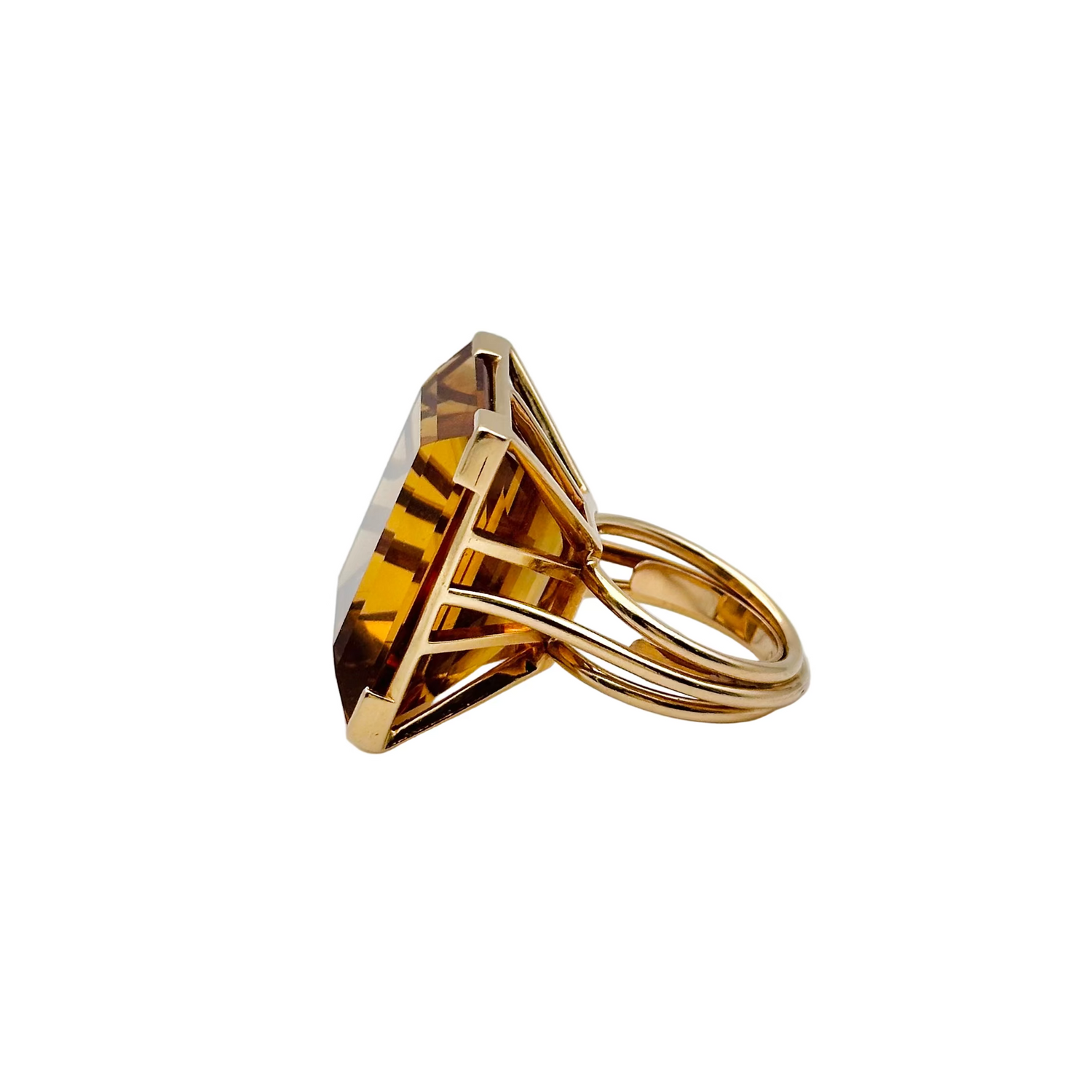 Cocktail ring in yellow gold and citrine