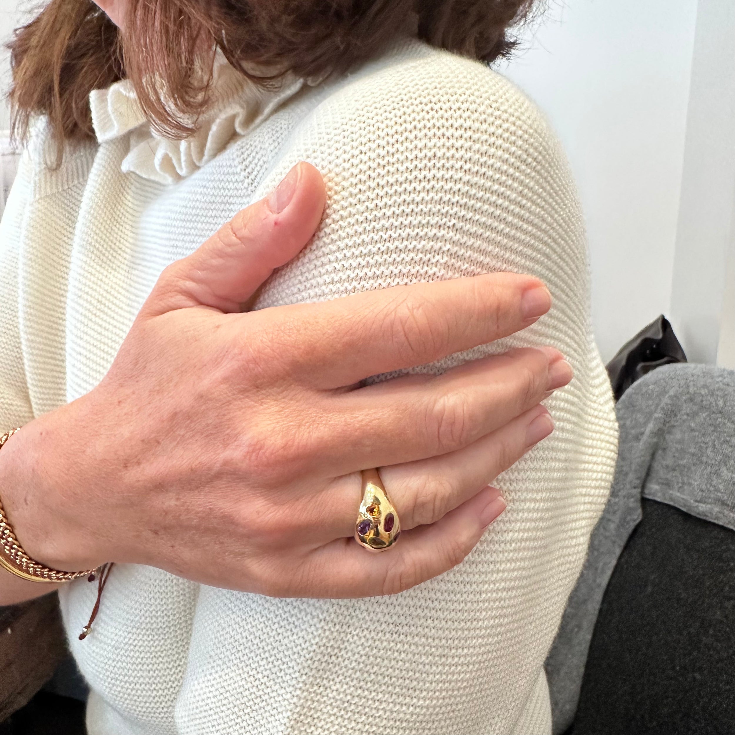 Bague Jonc VAN CLEEF & ARPELS en or jaune et pierres fines