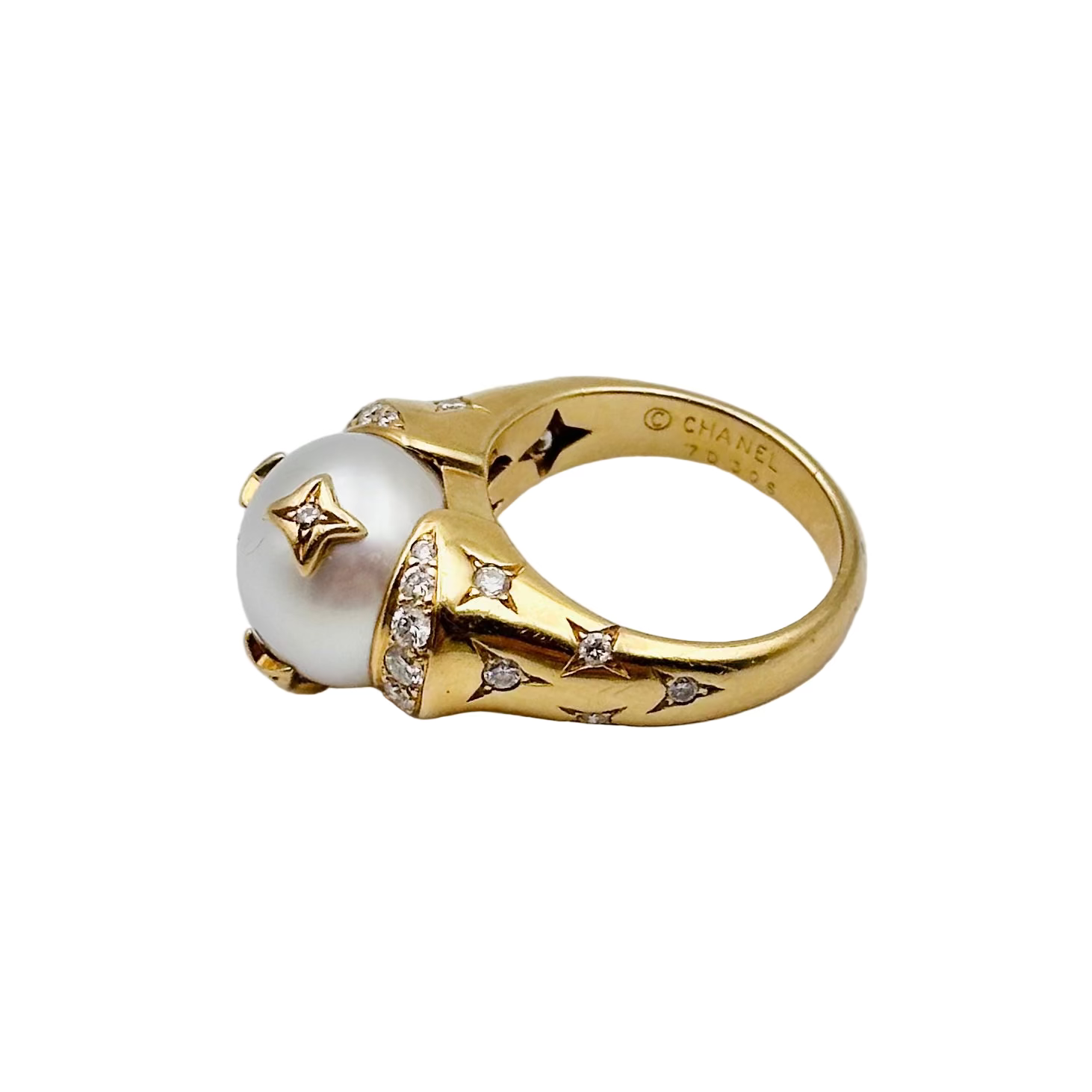 CHANEL "Comètes" ring in yellow gold, pearl and diamonds