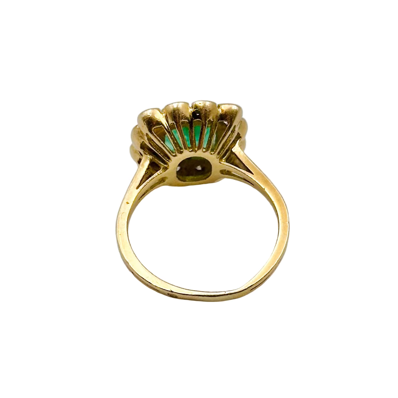 Entourage ring in yellow gold, emerald and diamonds