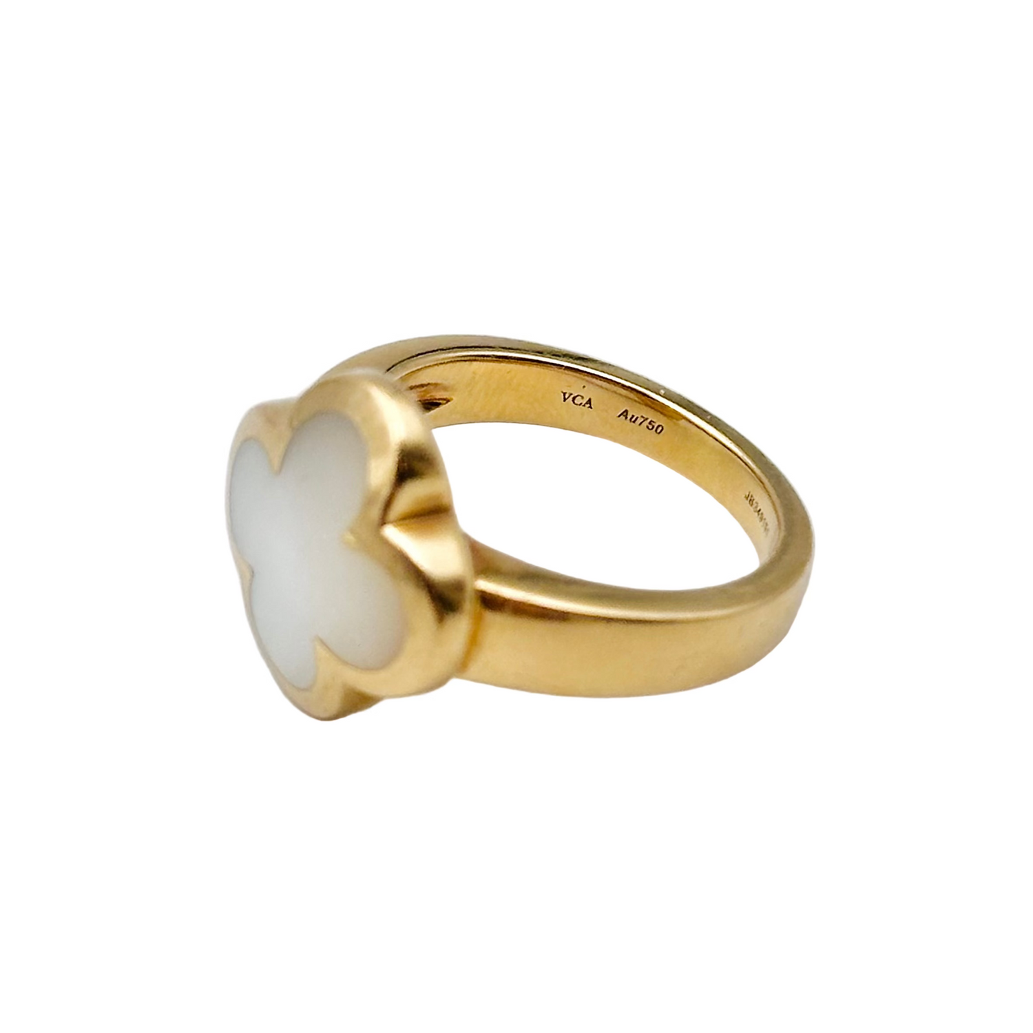 VAN CLEEF &amp; ARPELS "Pure Alhambra" ring in yellow gold and mother-of-pearl