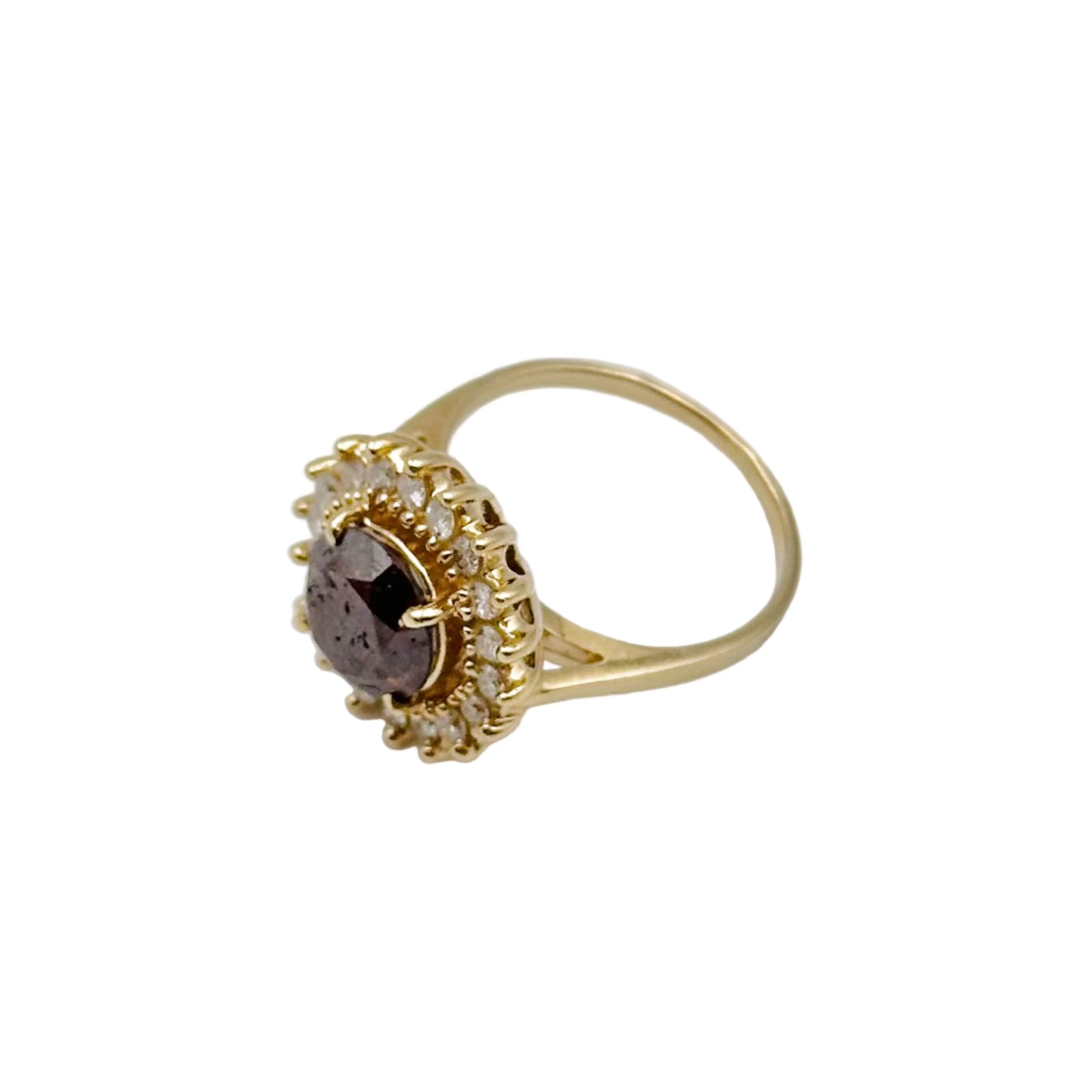 Entourage ring in yellow gold and diamond 