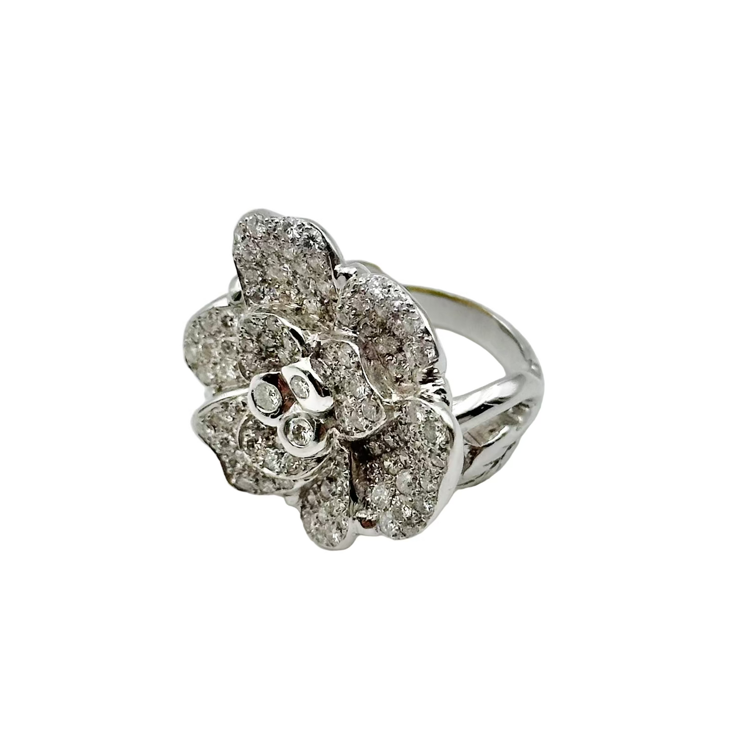 Camellia ring in white gold and diamonds