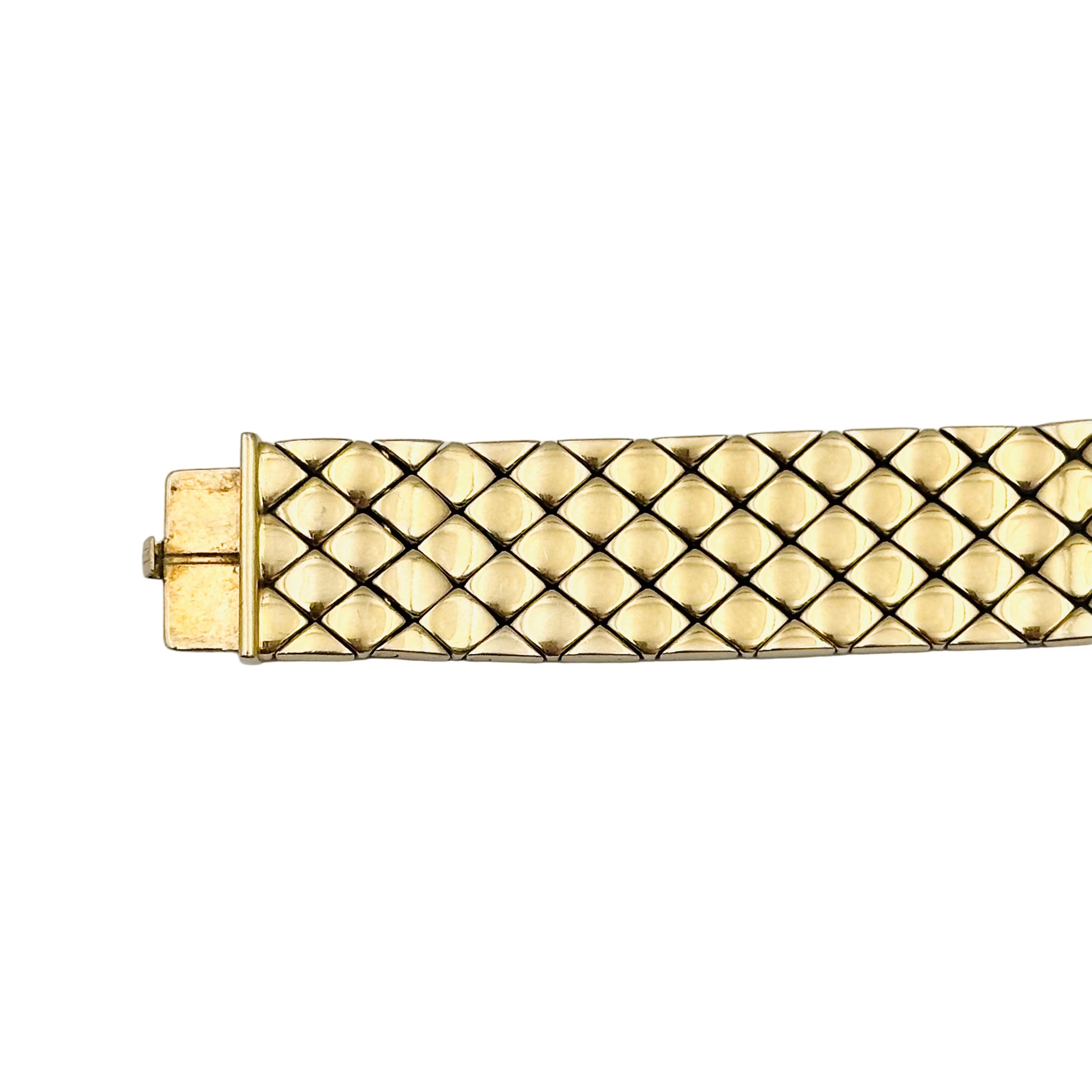 CHANEL "Matelassé" watch in yellow gold