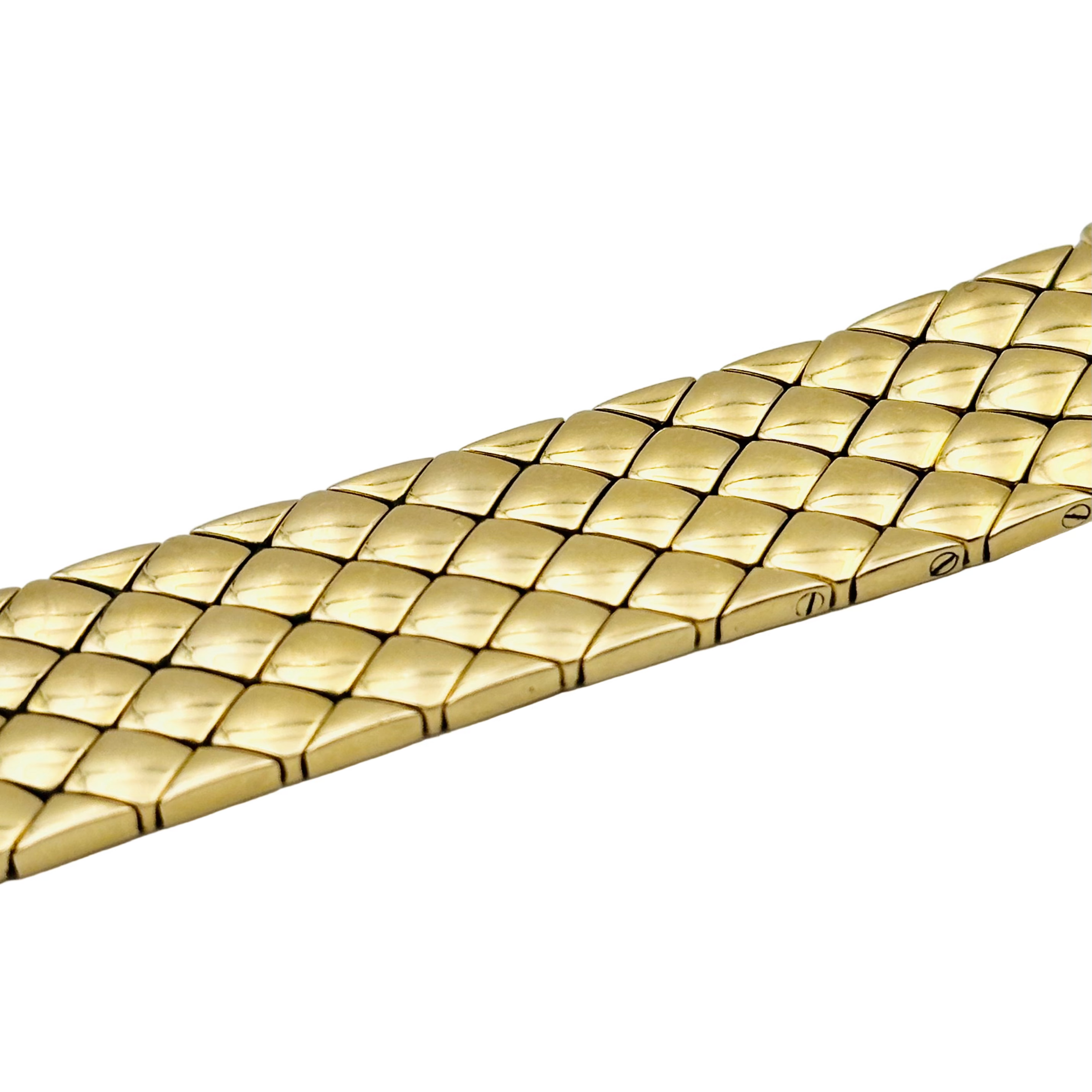 CHANEL "Matelassé" watch in yellow gold