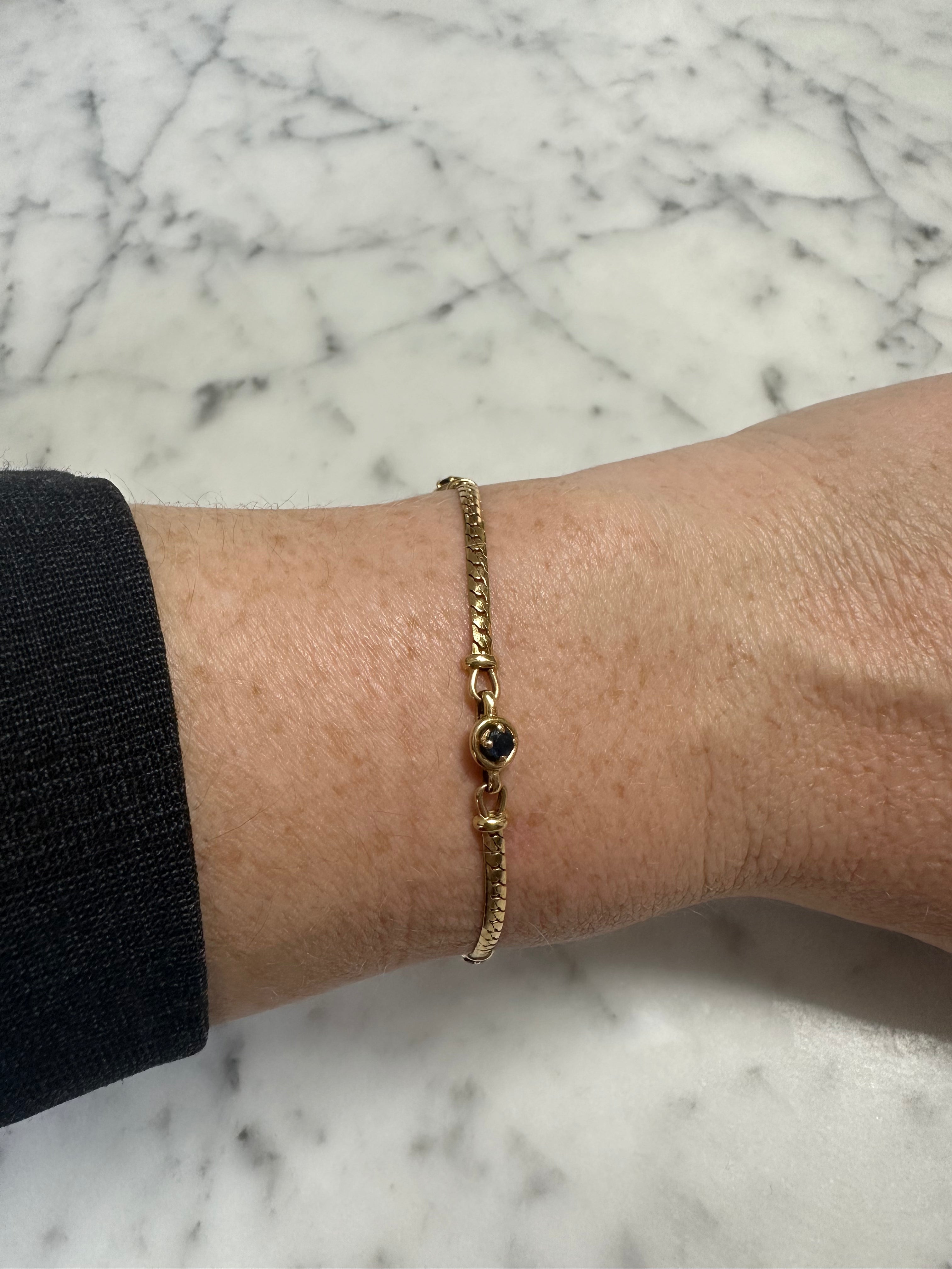 Bracelet supple and sapphire