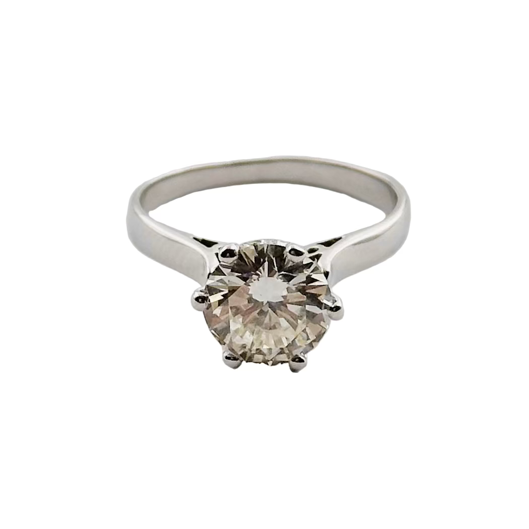 Bague solitaire en or blanc et diamant