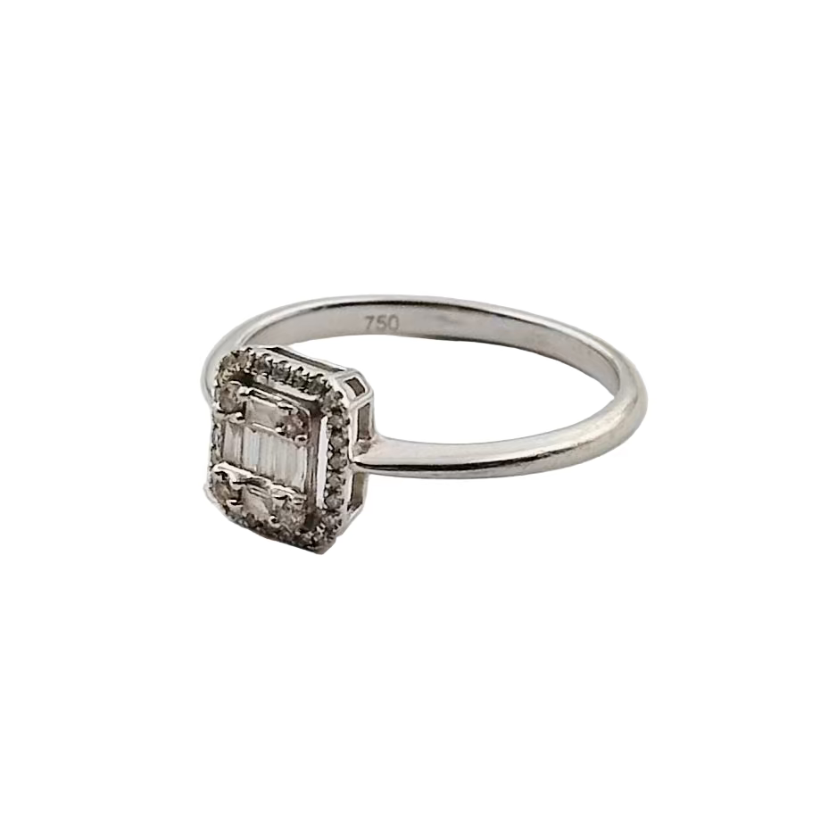 Ring in white gold and diamonds.