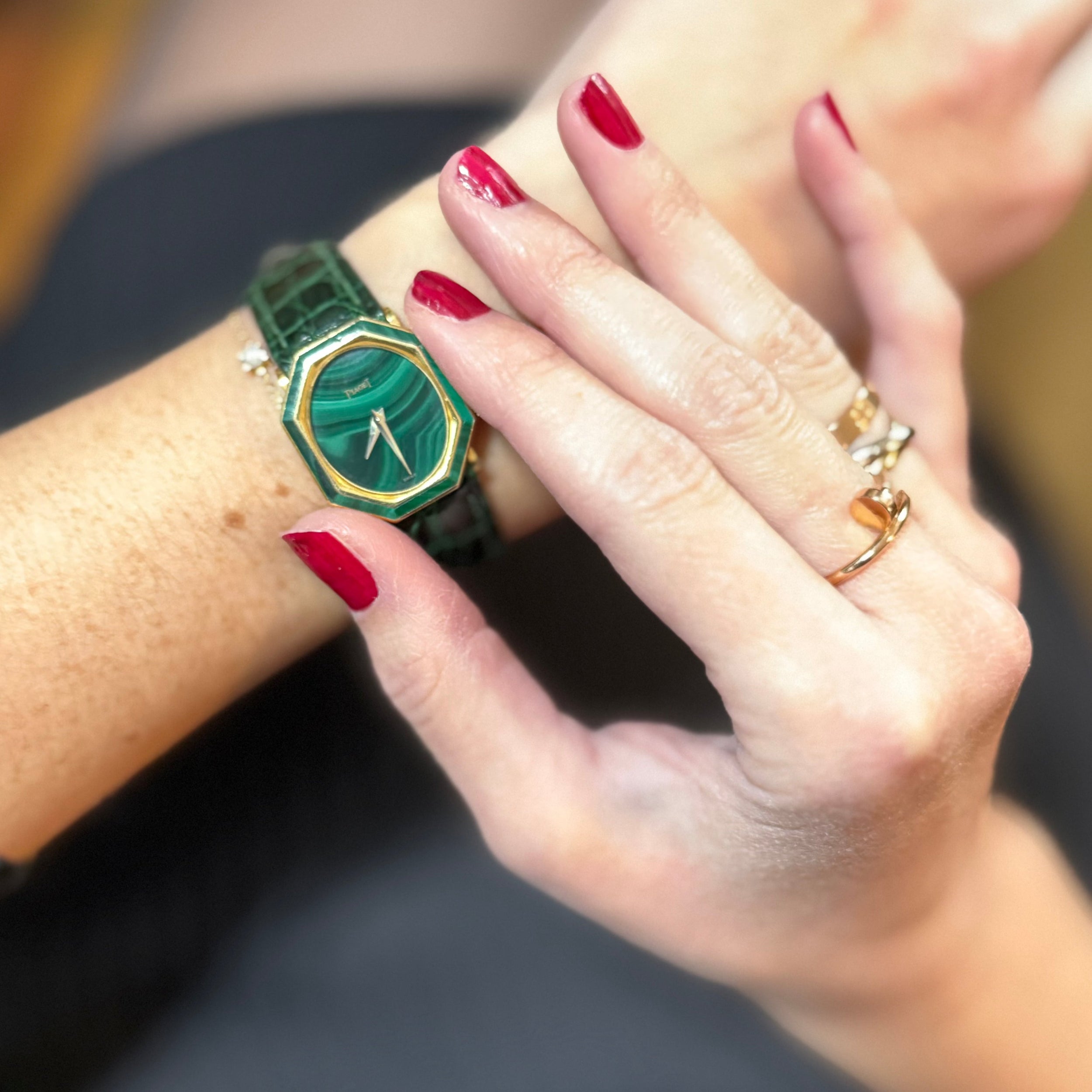 Montre octogonale PIAGET 9341 en or jaune, malachite et cuir
