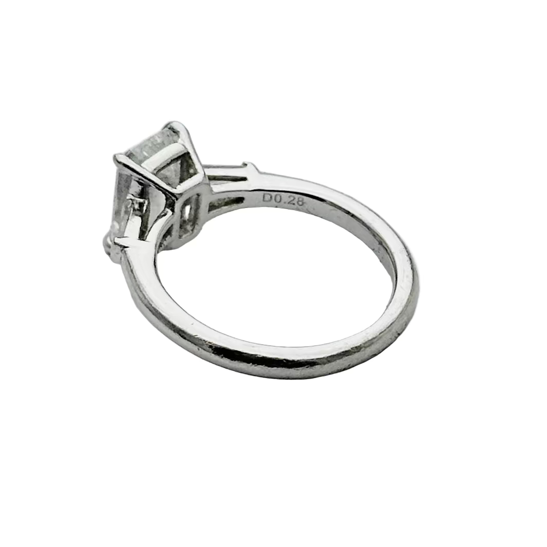 Bague Solitaire en platine et diamants