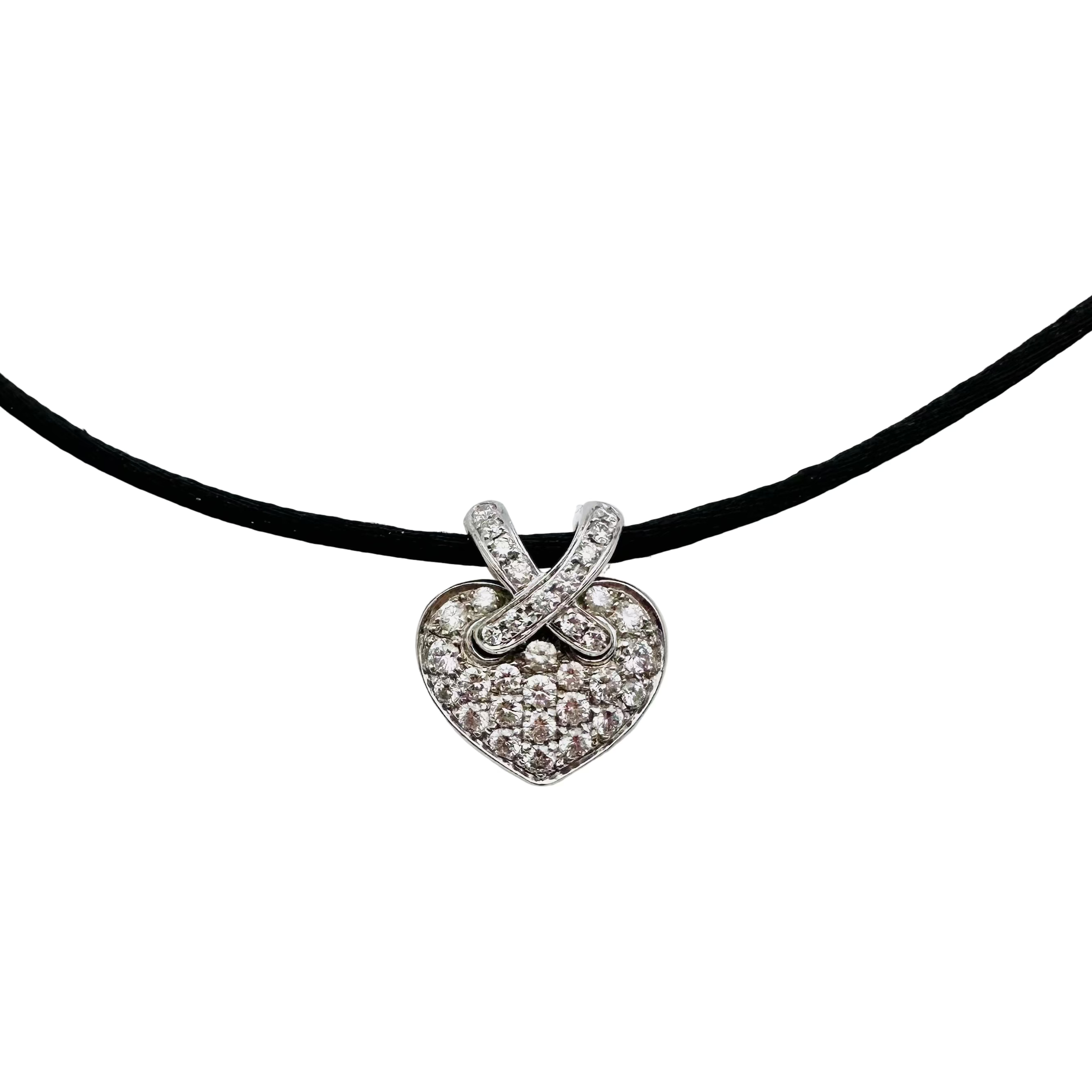 Collier Pendentif CHAUMET Liens Coeur en or blanc et diamants