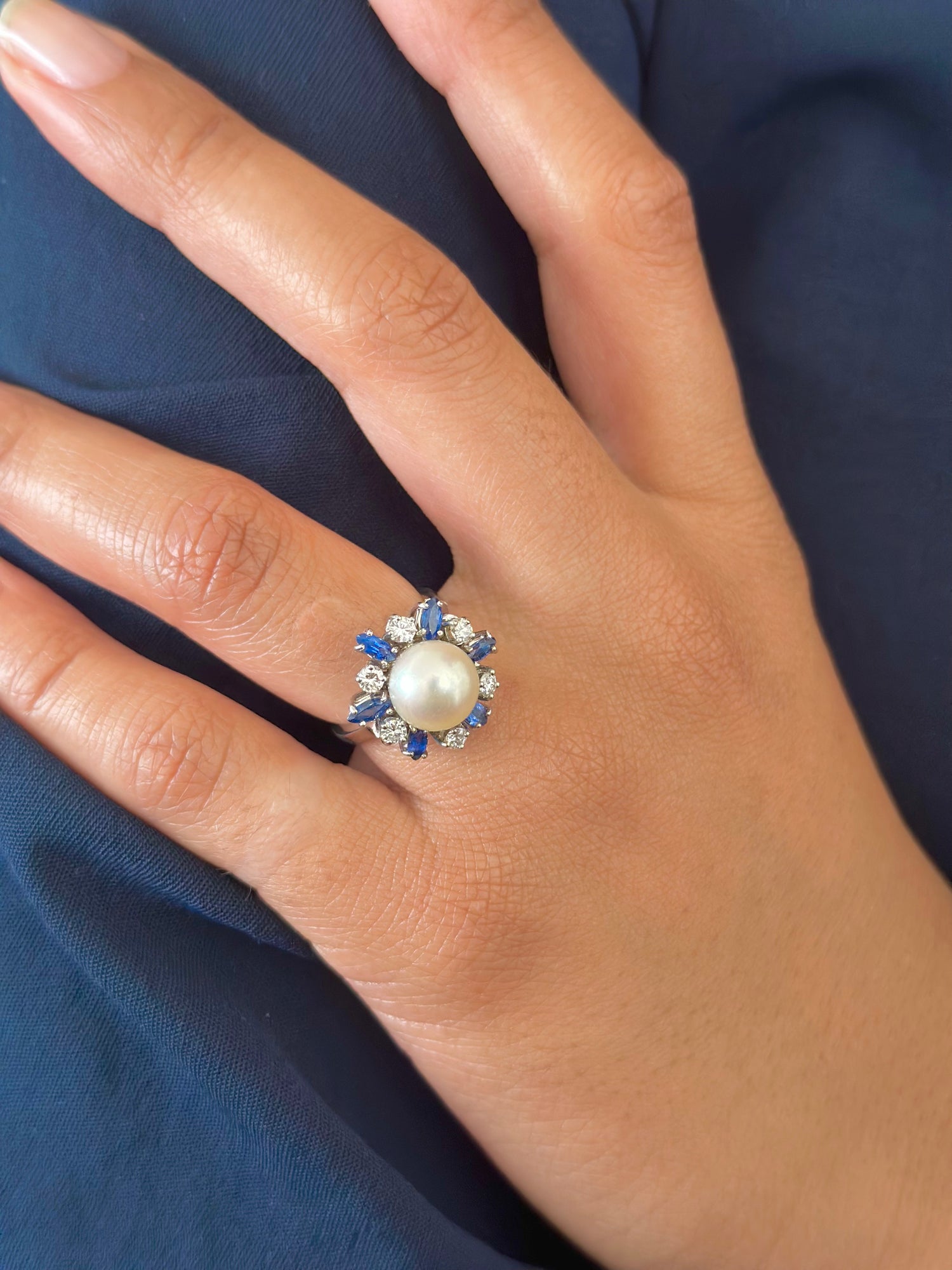 White gold pearl, sapphire and diamond ring
