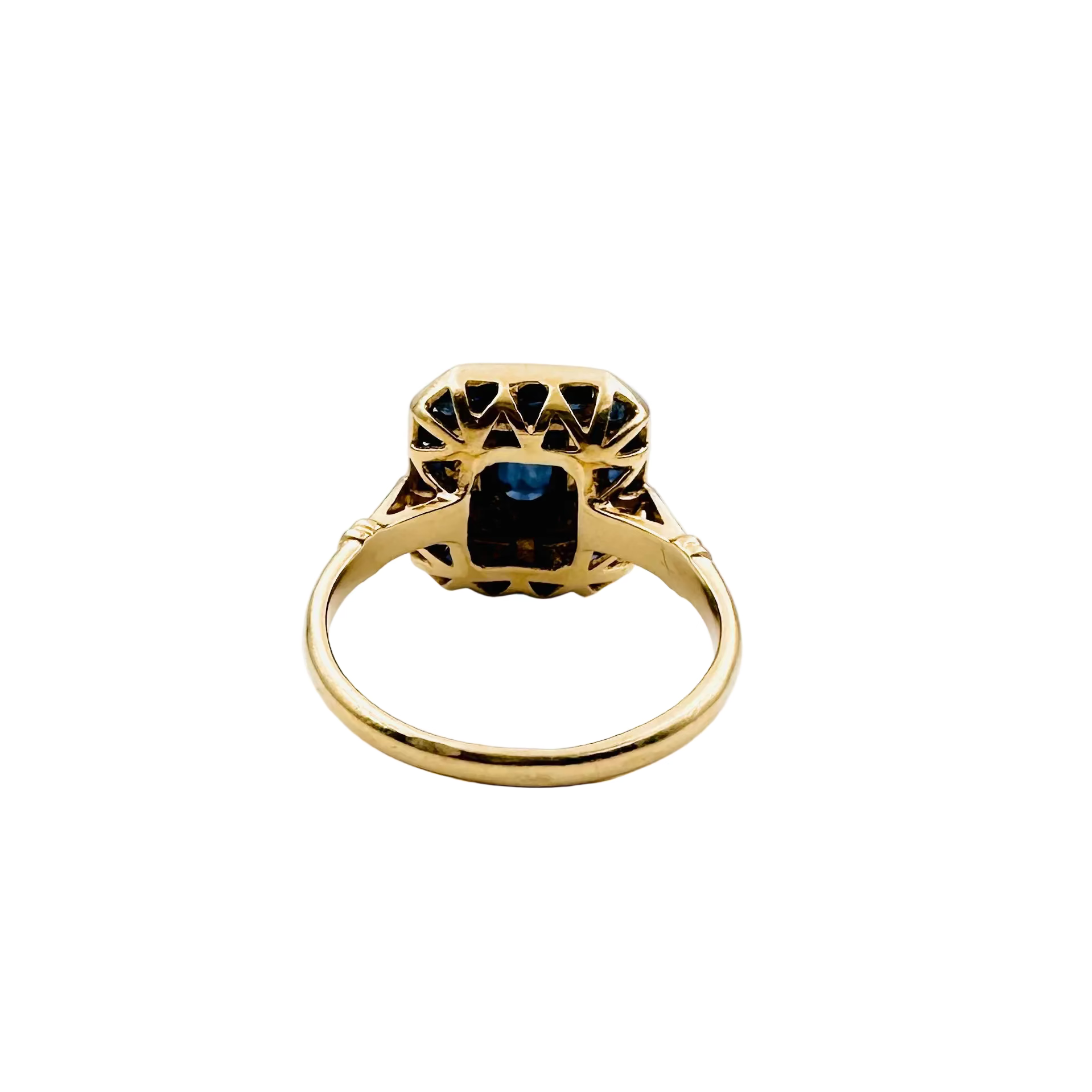 Bague Entourage en or jaune, saphirs et diamants