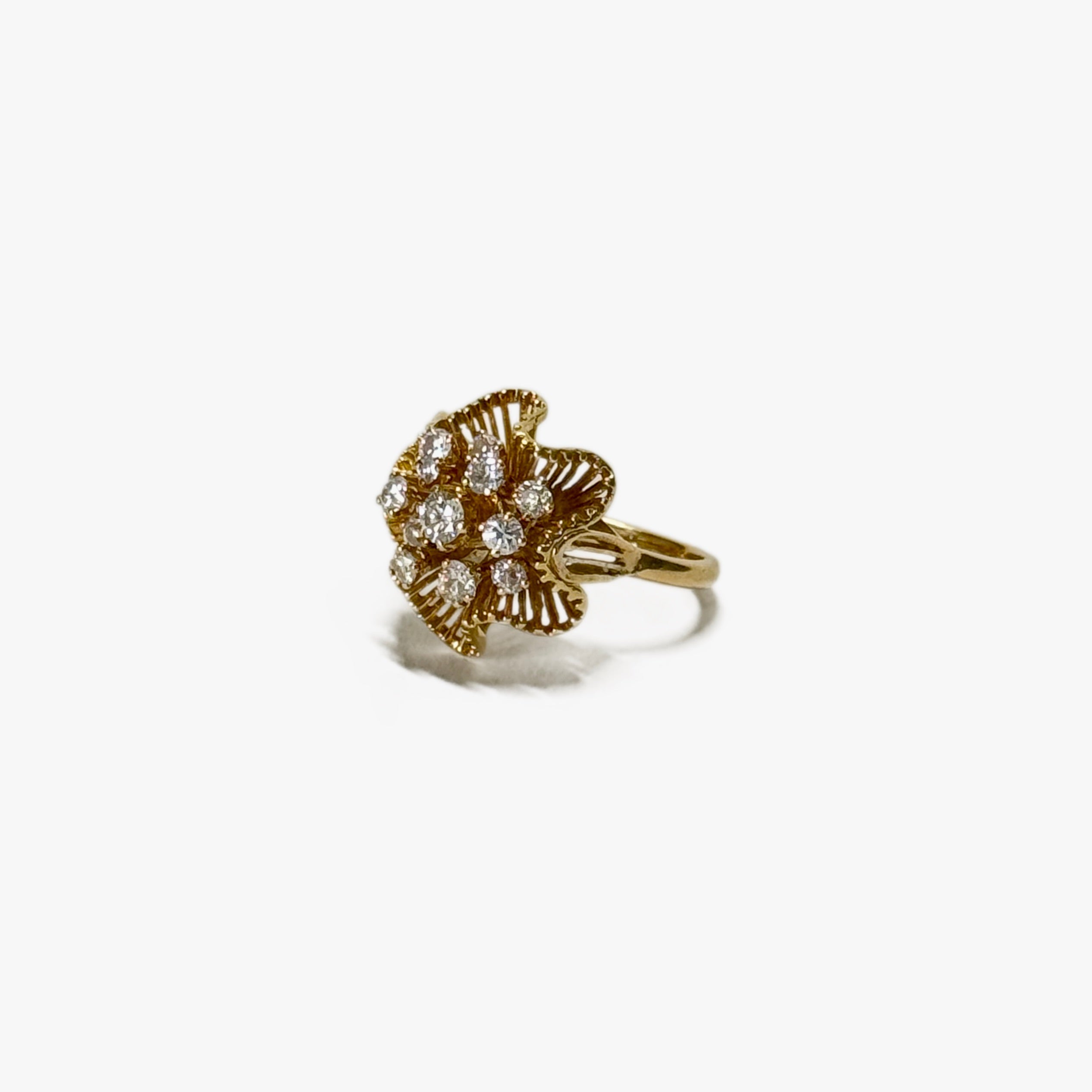 Bague corolle aux diamants