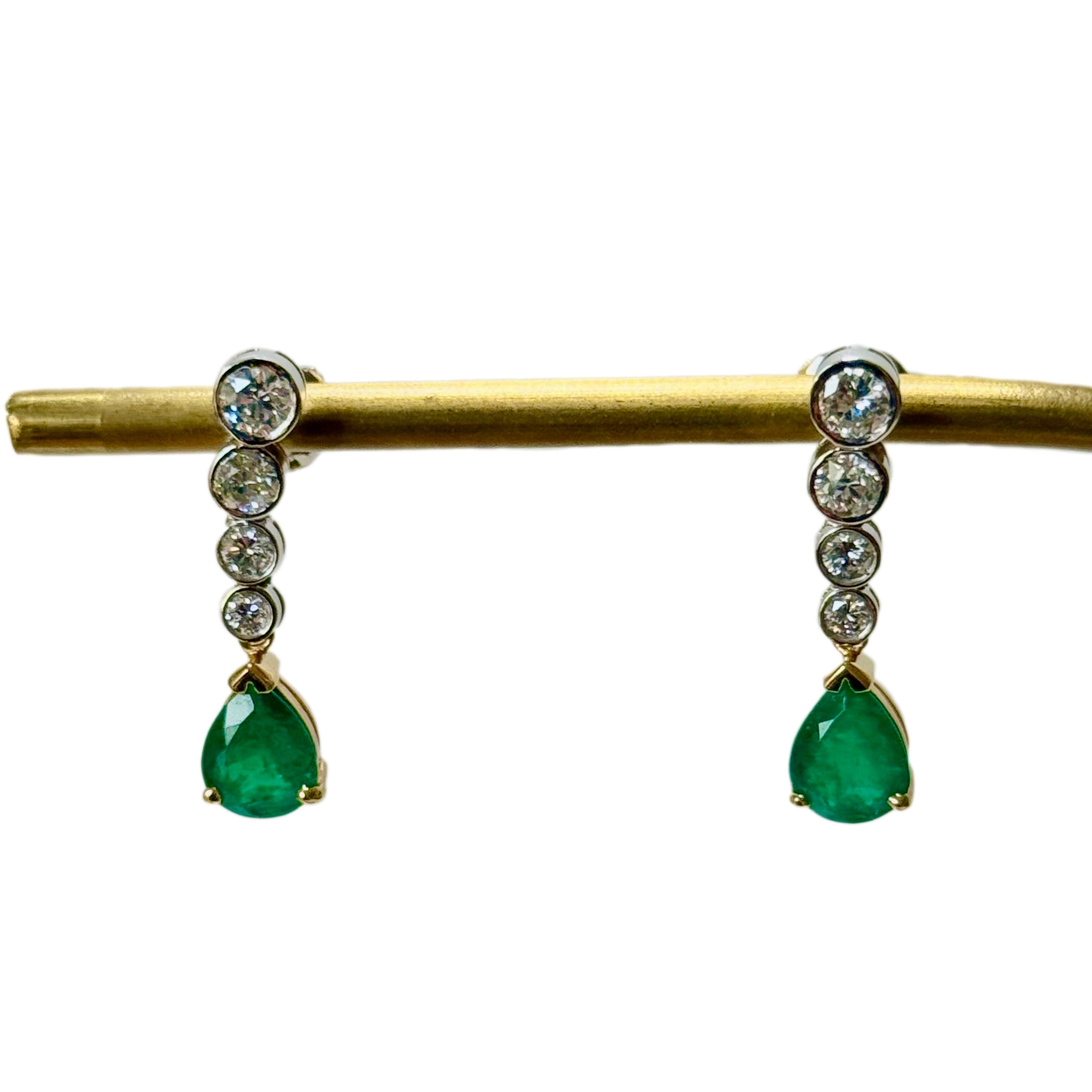Boucles d'oreilles aux émeraudes gouttes