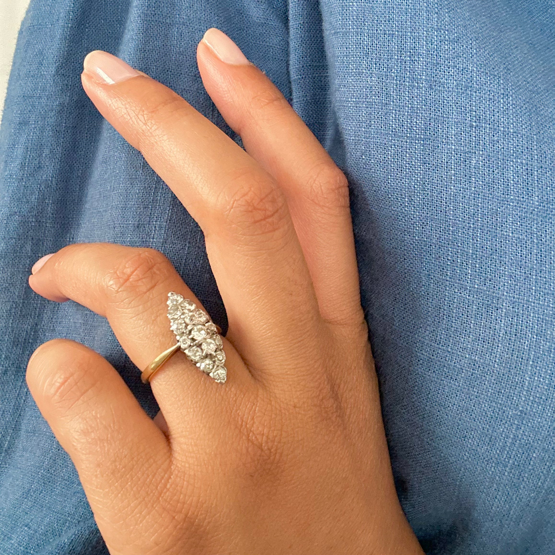 Marquise ring in yellow gold and diamonds