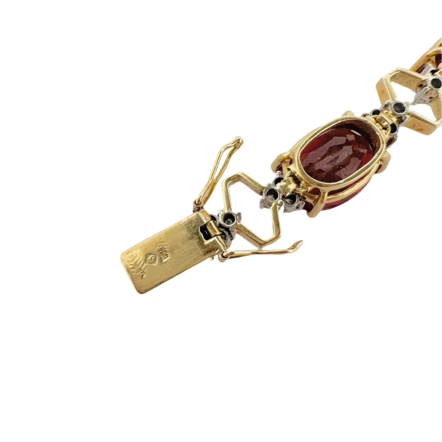 Link bracelet in yellow gold, platinum, garnets, and diamonds