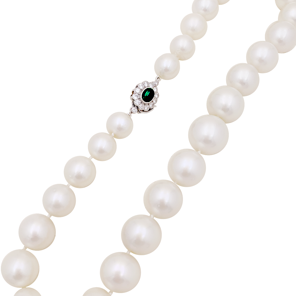 Collier de perles, or blanc et diamants.