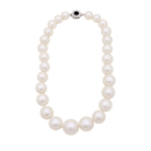 Collier de perles, or blanc et diamants.